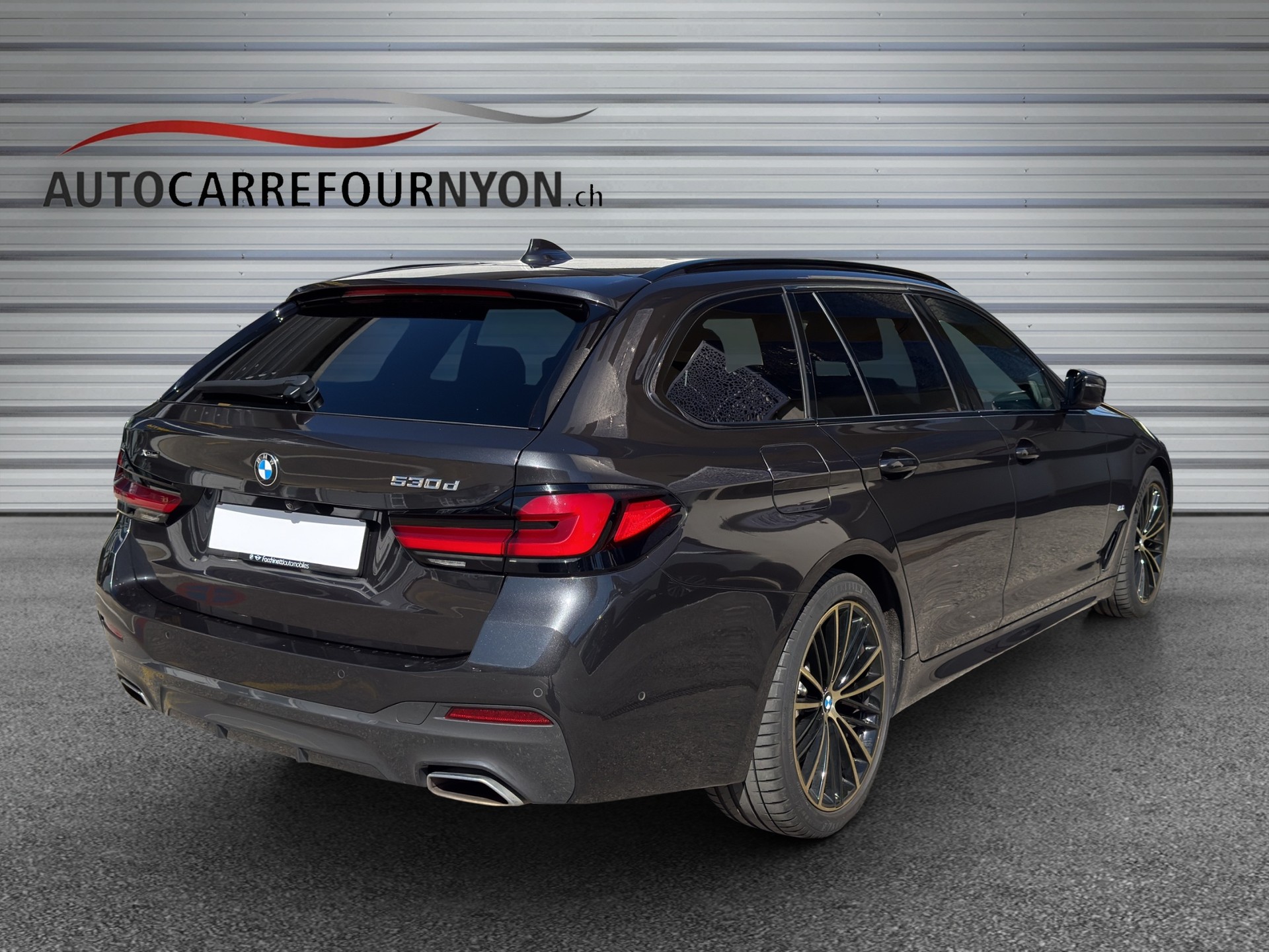 BMW 530d xDrive 48V Touring M Sport Steptronic-image-5
