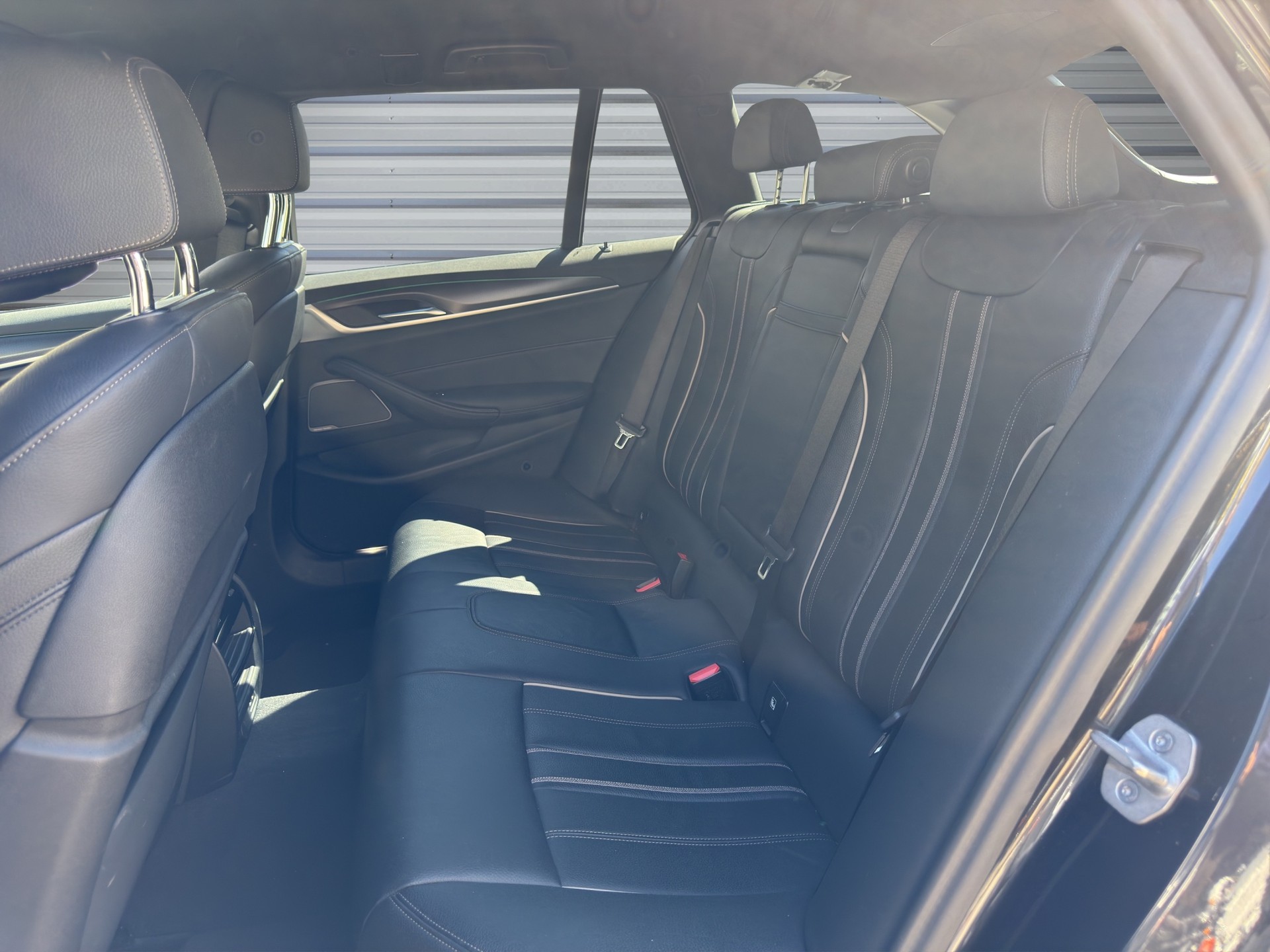 BMW 530d xDrive 48V Touring M Sport Steptronic-image-12