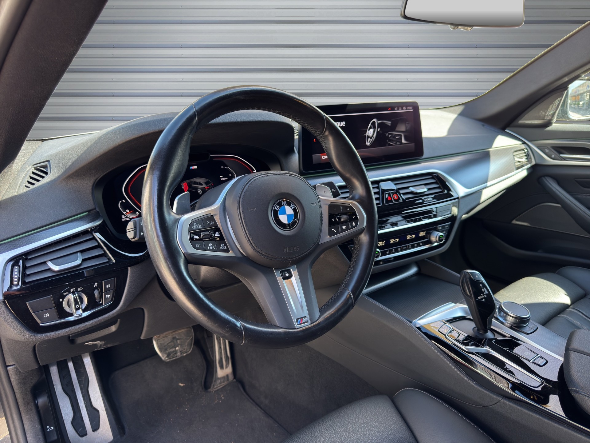 BMW 530d xDrive 48V Touring M Sport Steptronic-image-9
