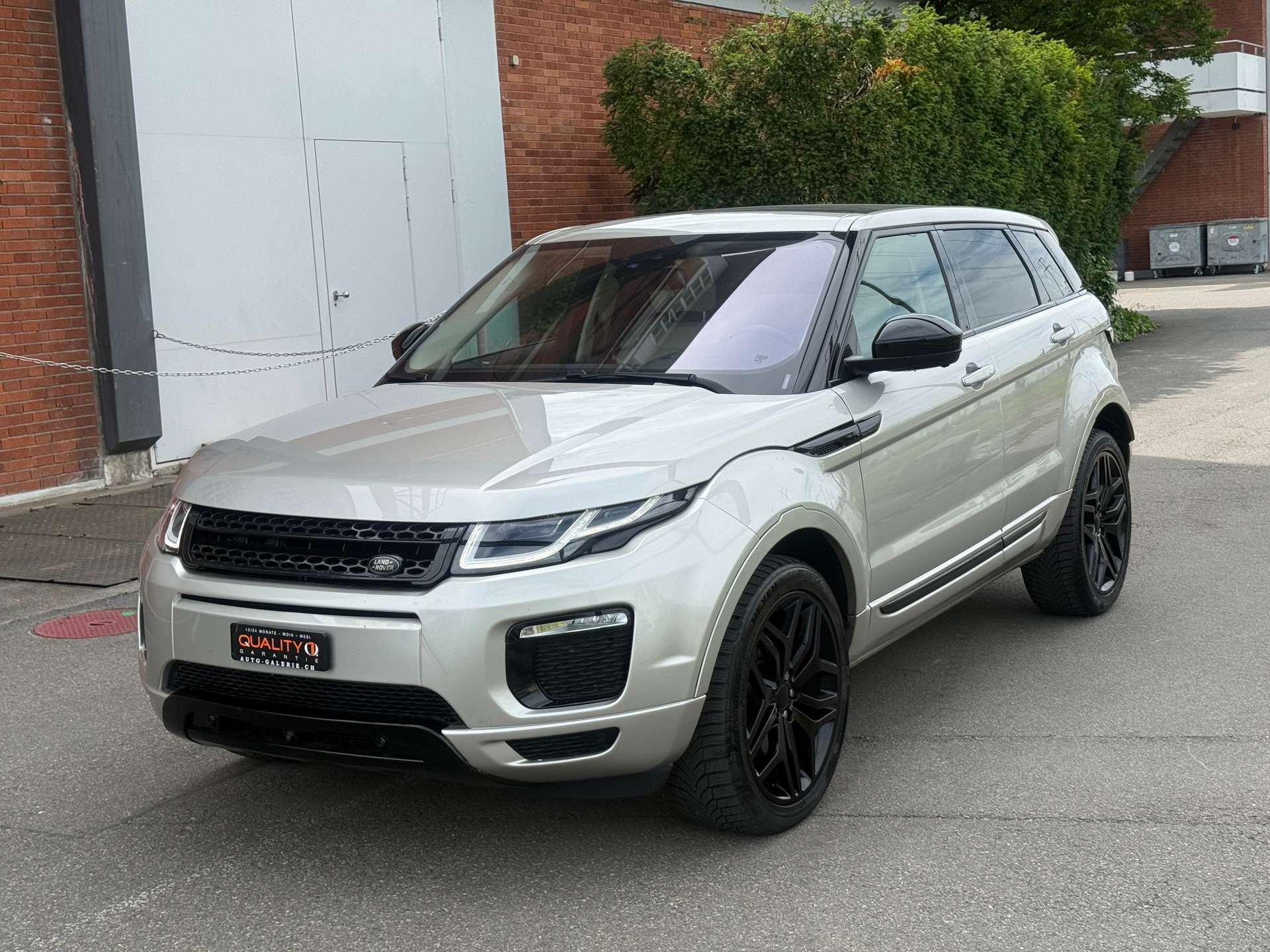 LAND ROVER Range Rover Evoque 2.0 TD4 SE AT9-image-2