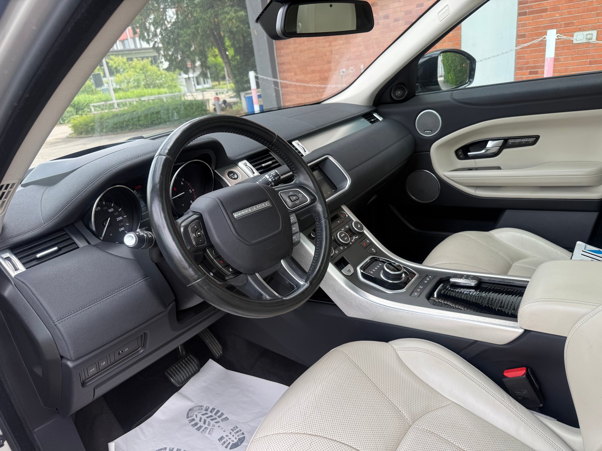 LAND ROVER Range Rover Evoque 2.0 TD4 SE AT9-image-7