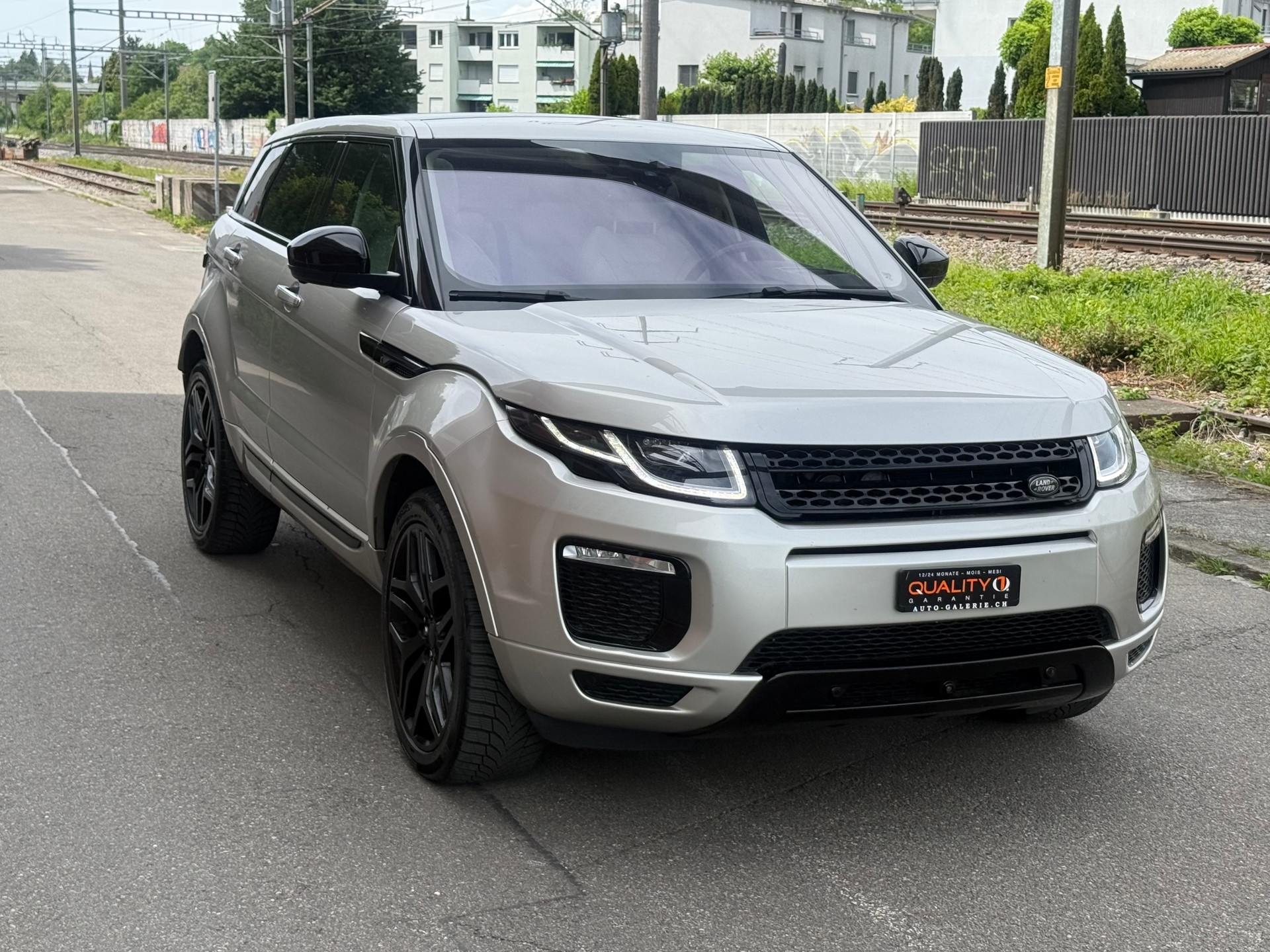LAND ROVER Range Rover Evoque 2.0 TD4 SE AT9-image-1