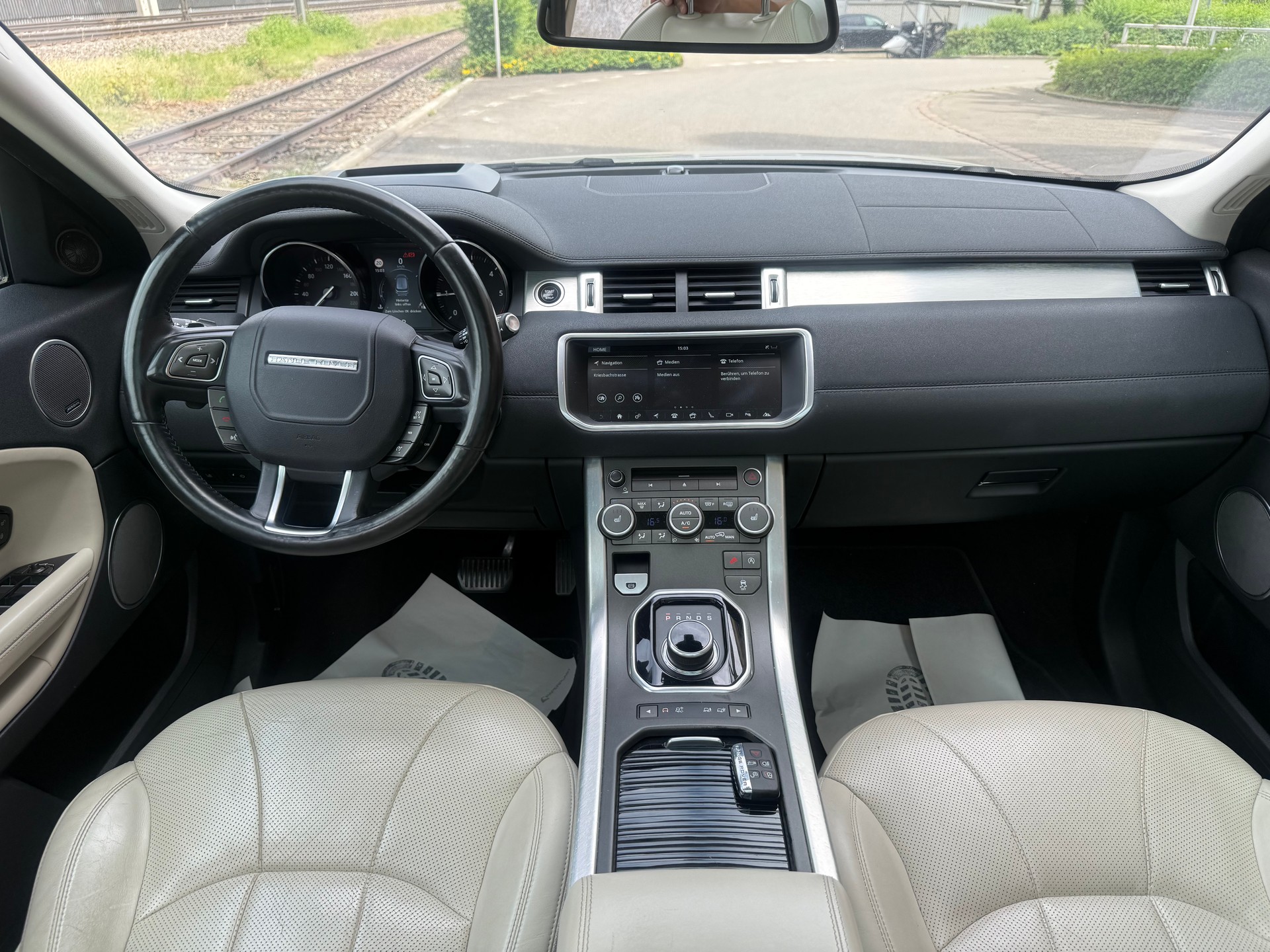 LAND ROVER Range Rover Evoque 2.0 TD4 SE AT9-image-10