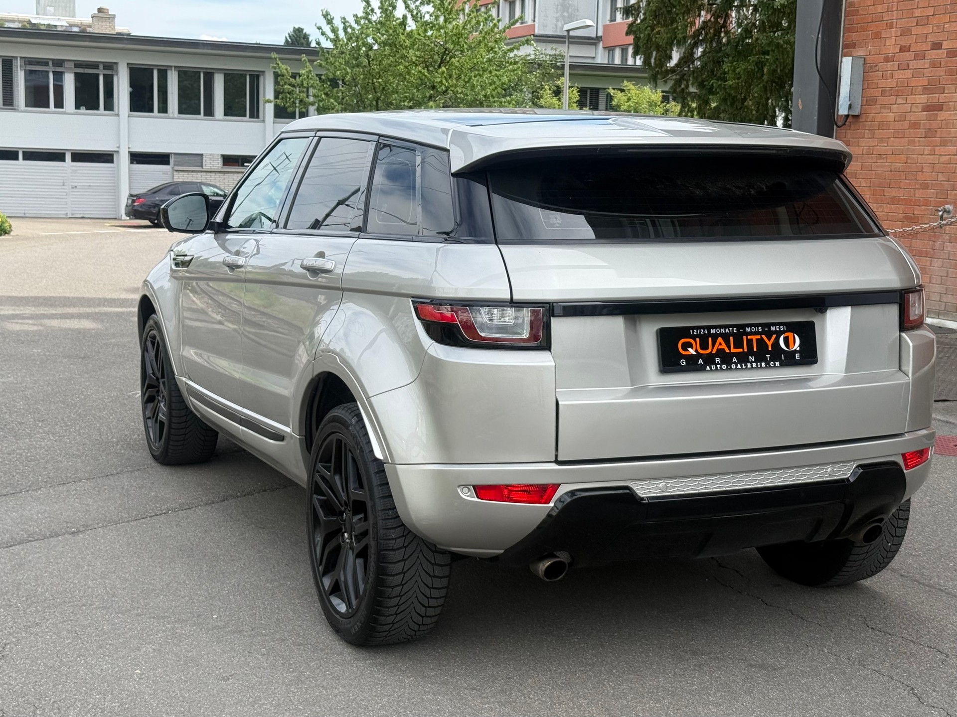 LAND ROVER Range Rover Evoque 2.0 TD4 SE AT9-image-3