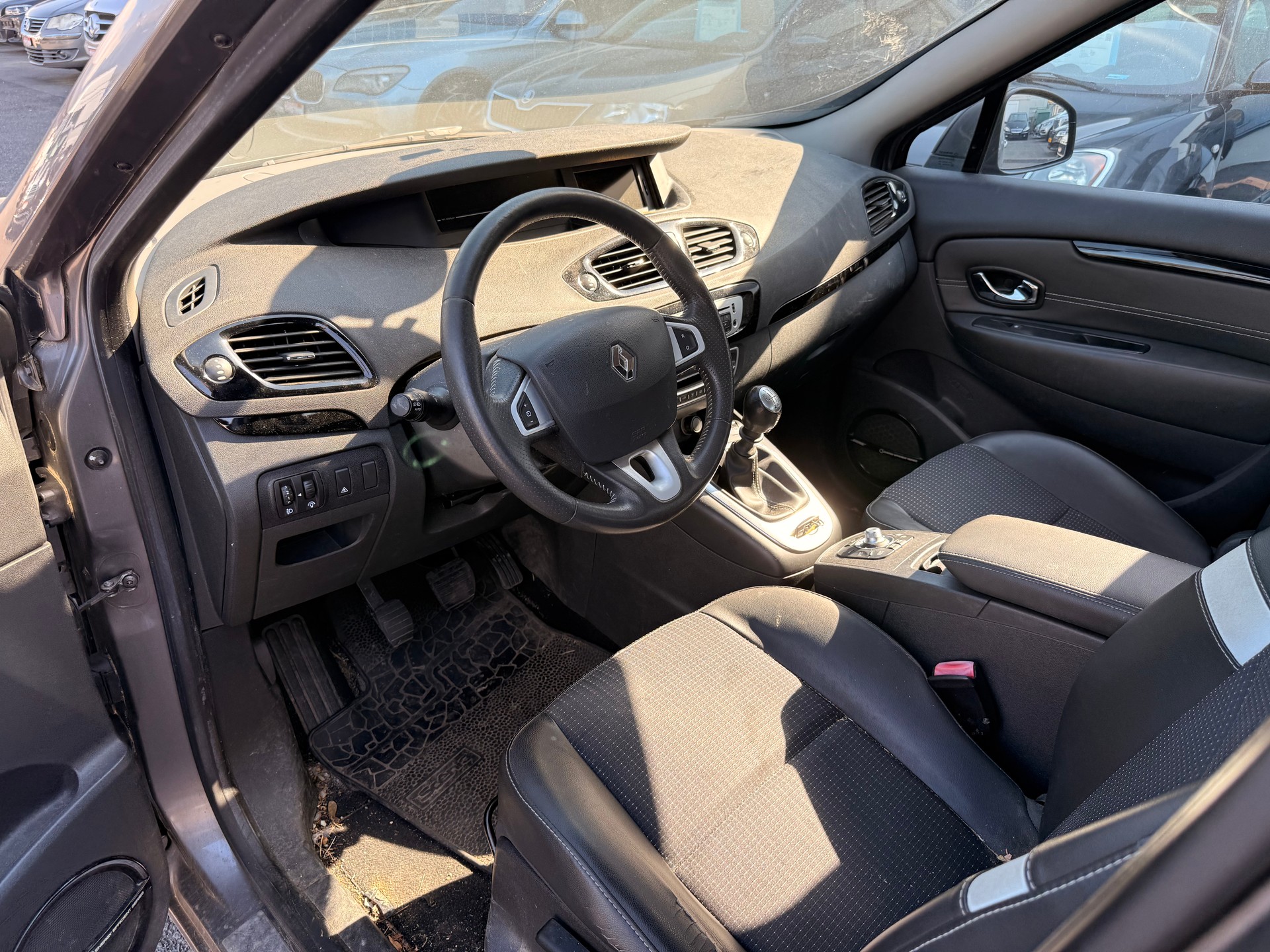 RENAULT Scénic 1.4 16V Turbo Bose-image-6