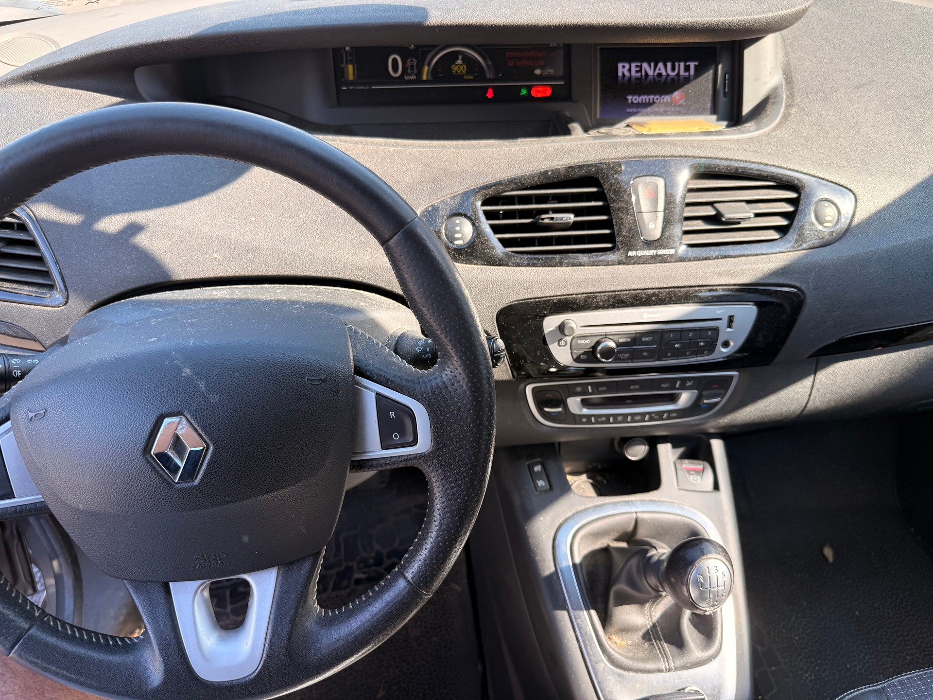 RENAULT Scénic 1.4 16V Turbo Bose-image-8