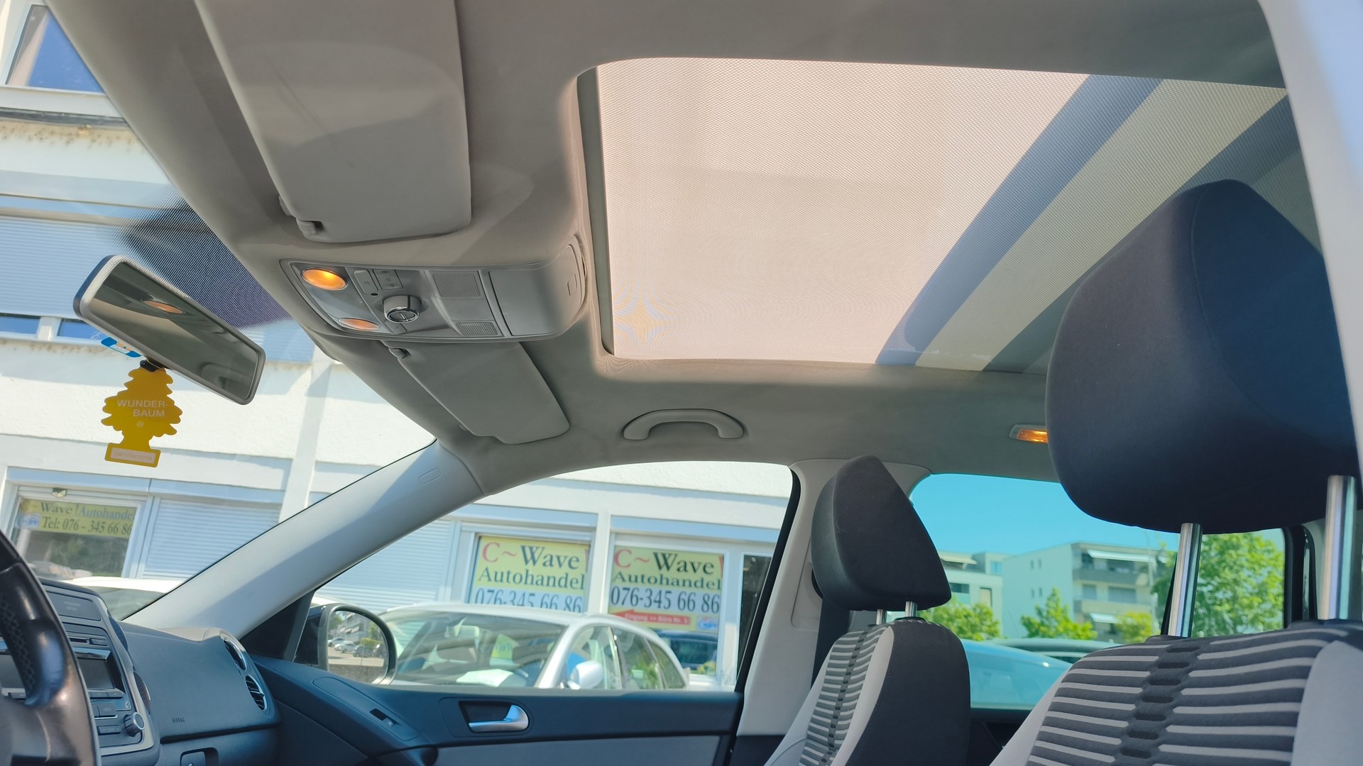VW Tiguan 2.0 TSI Sport&Style-image-13