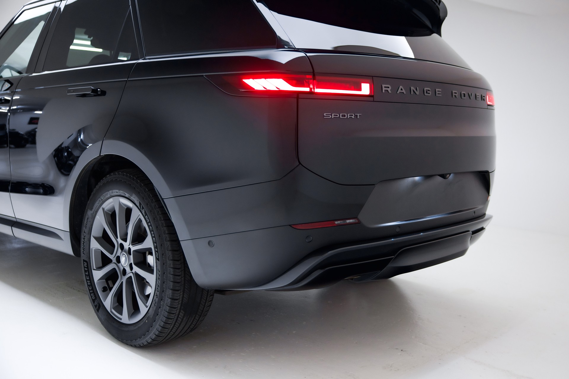 LAND ROVER Range Rover Sport D250 3.0 TD6 MHEV Dynamic SE Automatic-image-16