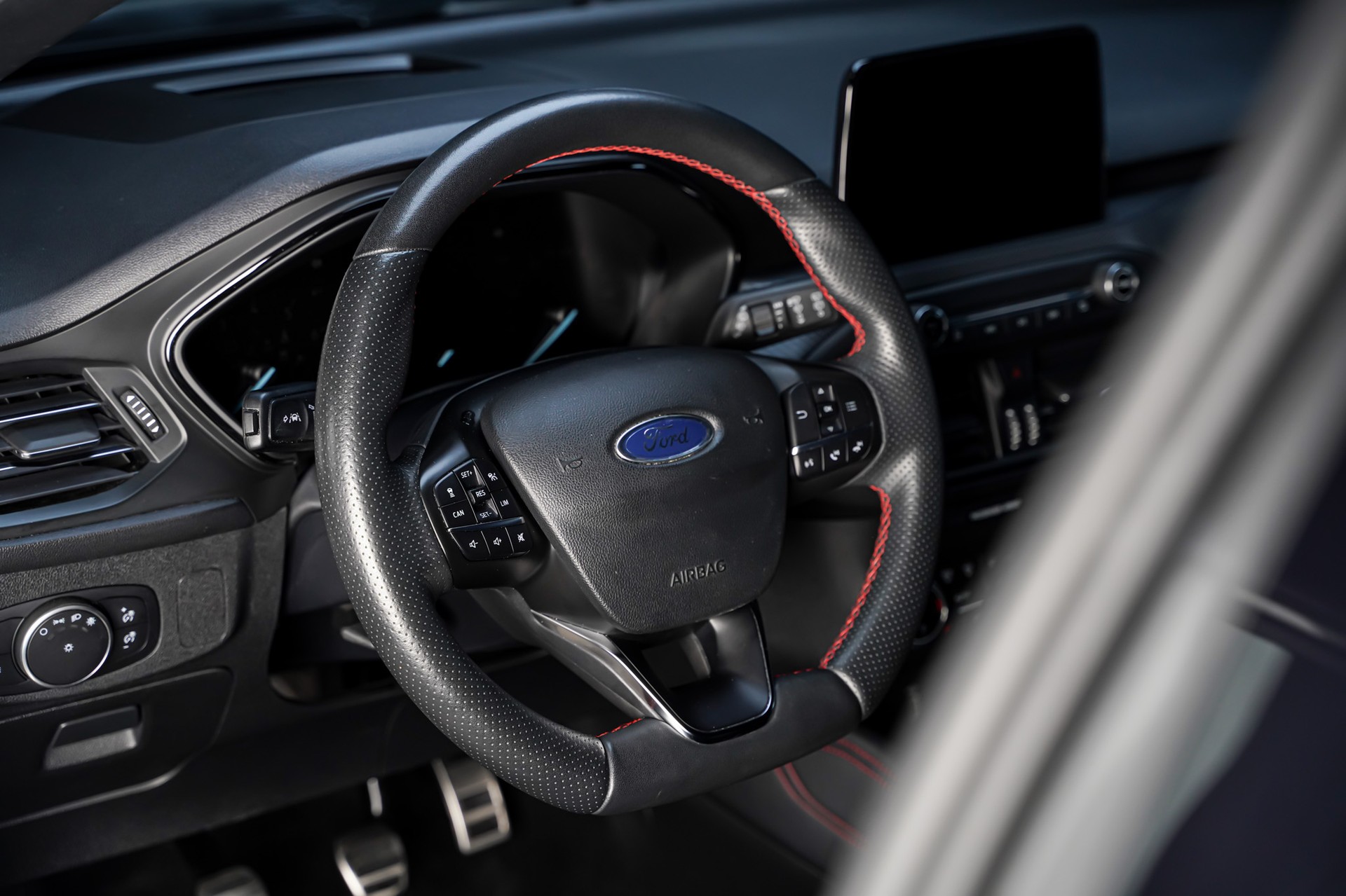 FORD Focus 1.0 SCTi ST Line-image-8