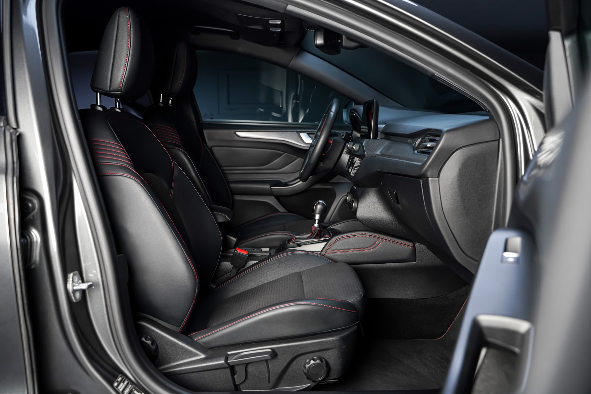 FORD Focus 1.0 SCTi ST Line-image-16