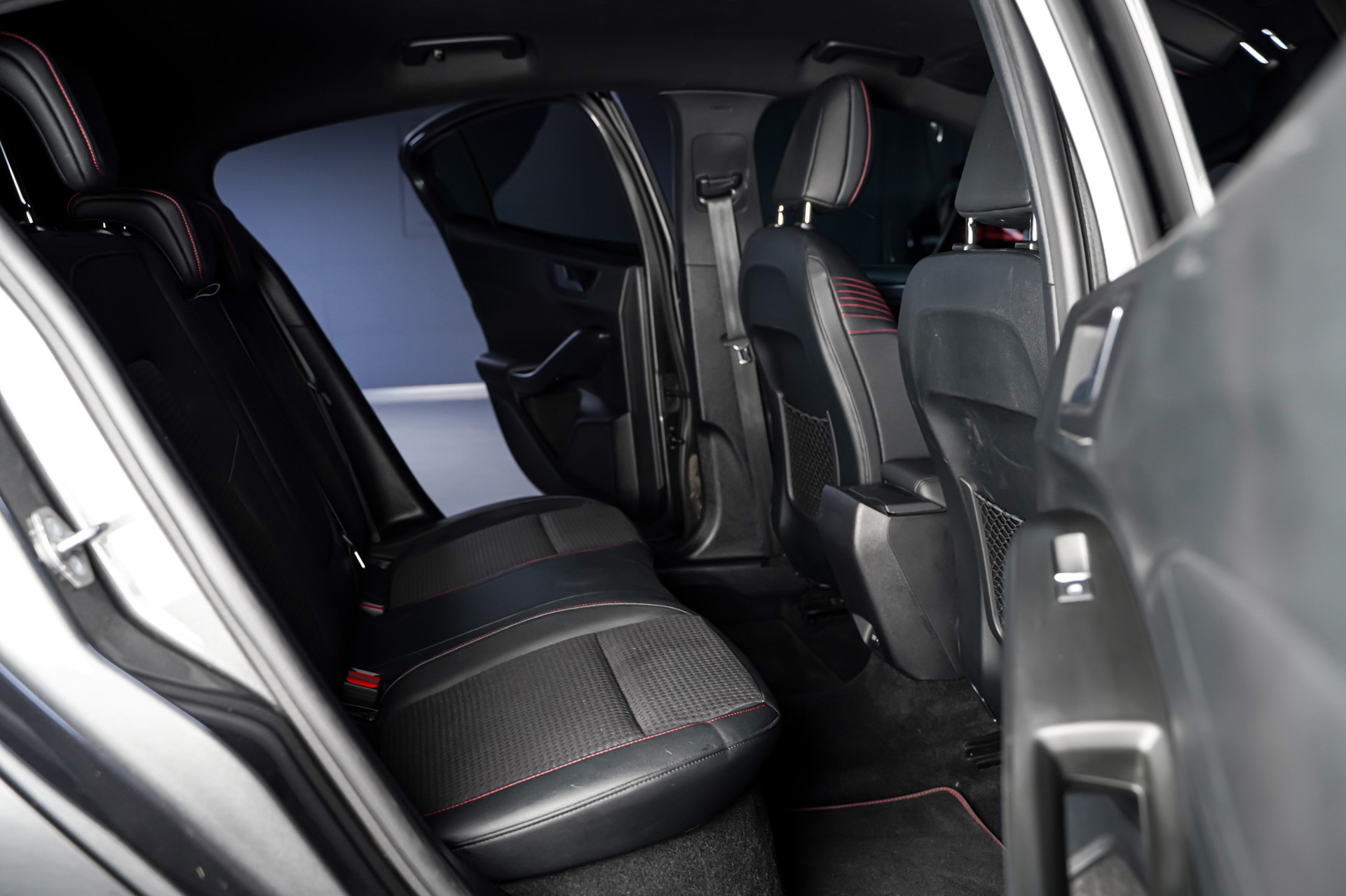 FORD Focus 1.0 SCTi ST Line-image-13