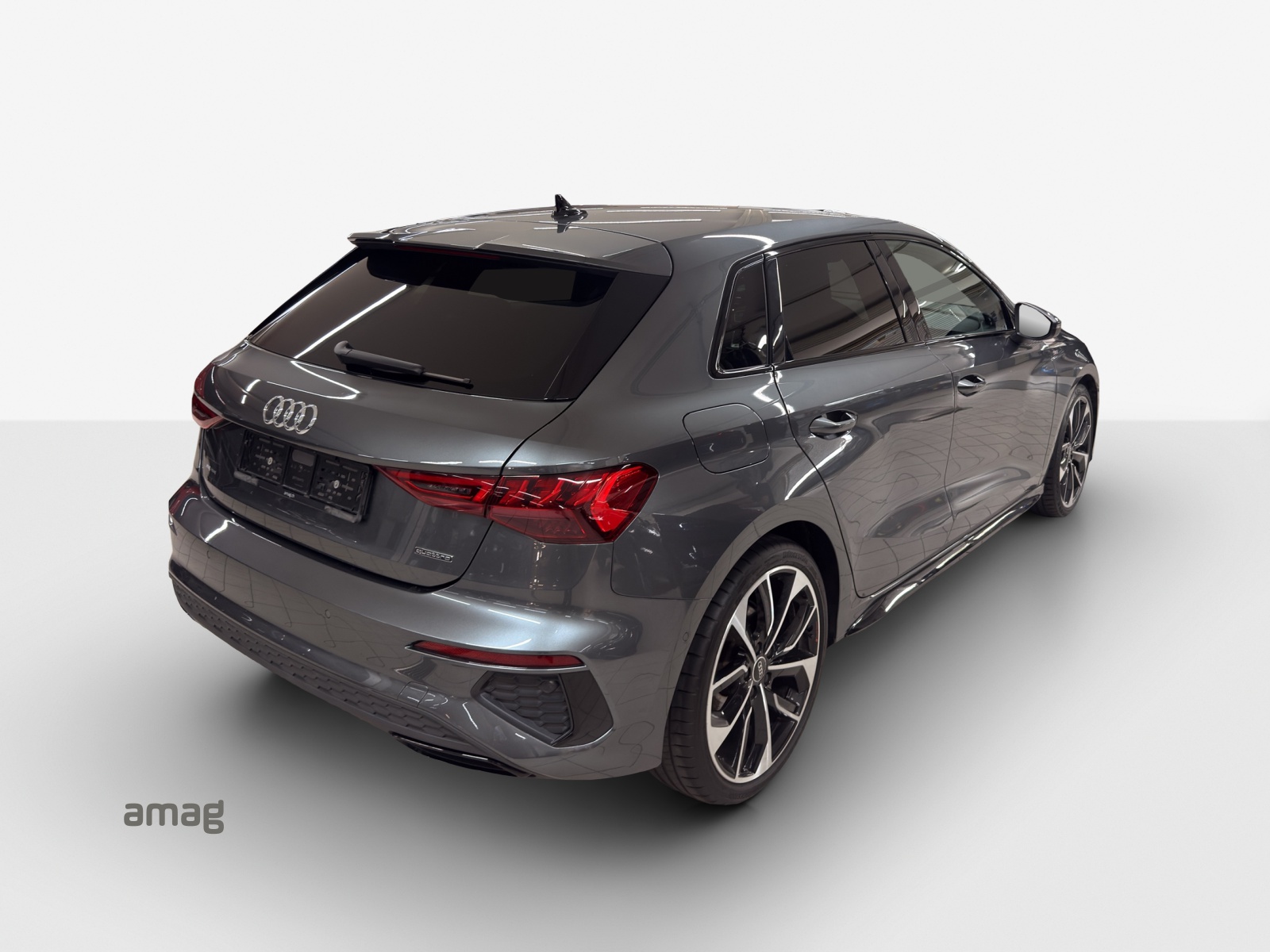 AUDI A3 Sportback 40 TFSI S line quattro S-tronic-image-4