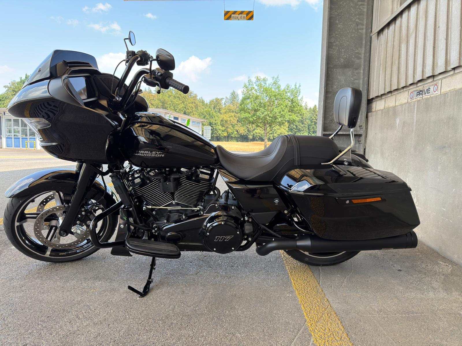 HARLEY-DAVIDSON FLTRX Road Glide Black Finish 117-image-1