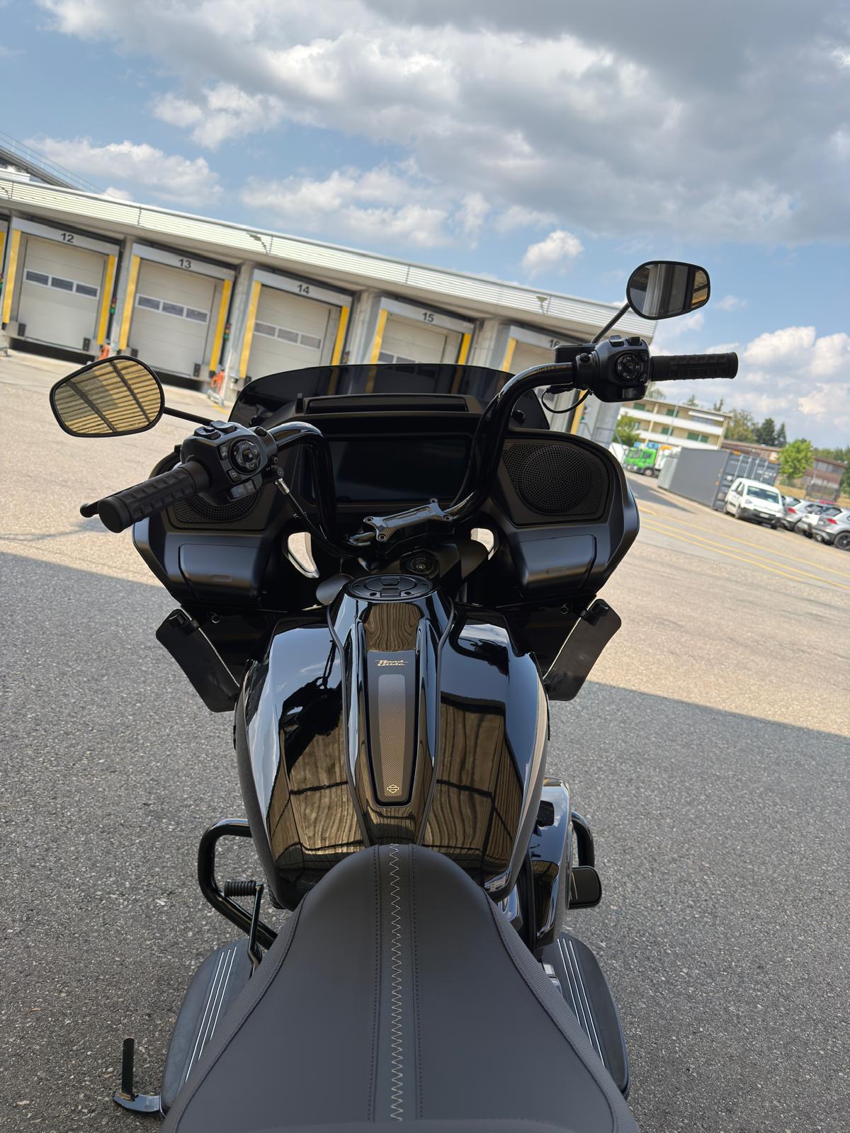 HARLEY-DAVIDSON FLTRX Road Glide Black Finish 117-image-9