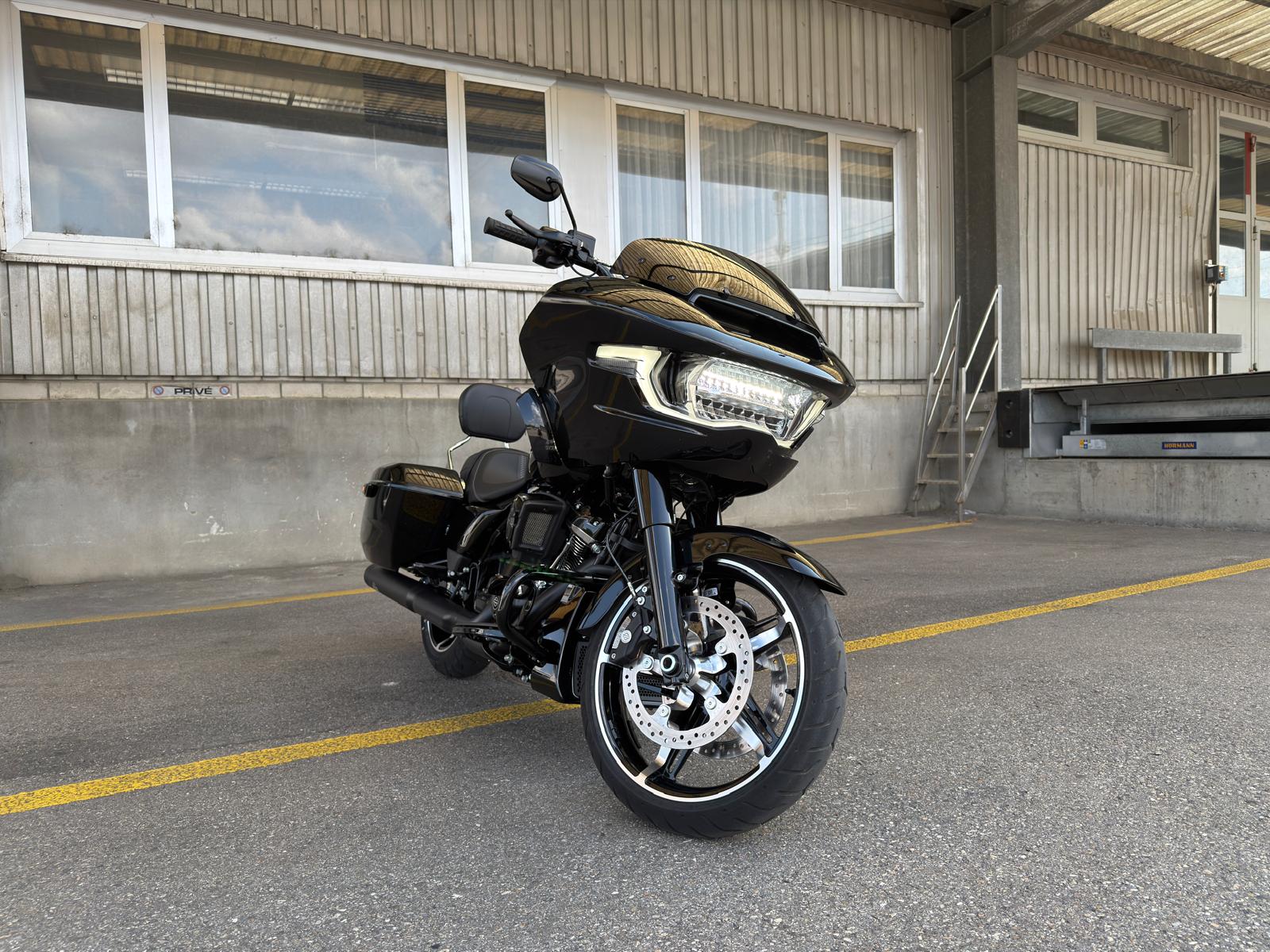 HARLEY-DAVIDSON FLTRX Road Glide Black Finish 117-image-4