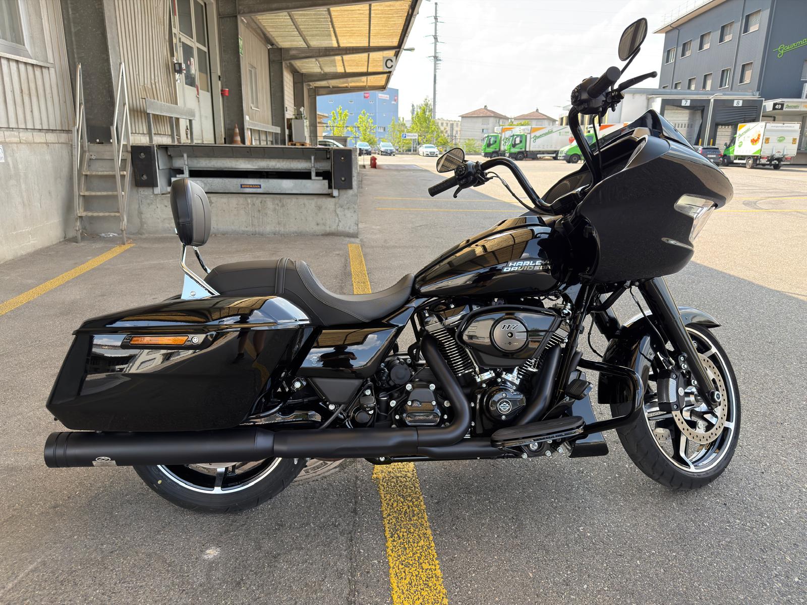 HARLEY-DAVIDSON FLTRX Road Glide Black Finish 117-image-6
