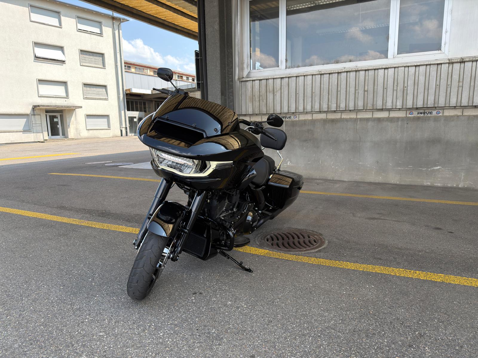 HARLEY-DAVIDSON FLTRX Road Glide Black Finish 117-image-0