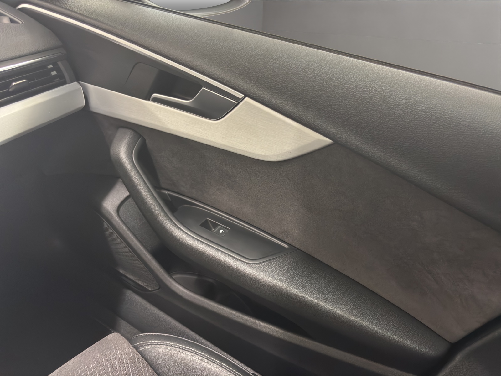 AUDI S4 Avant 3.0 TFSI quattro tiptronic-image-16