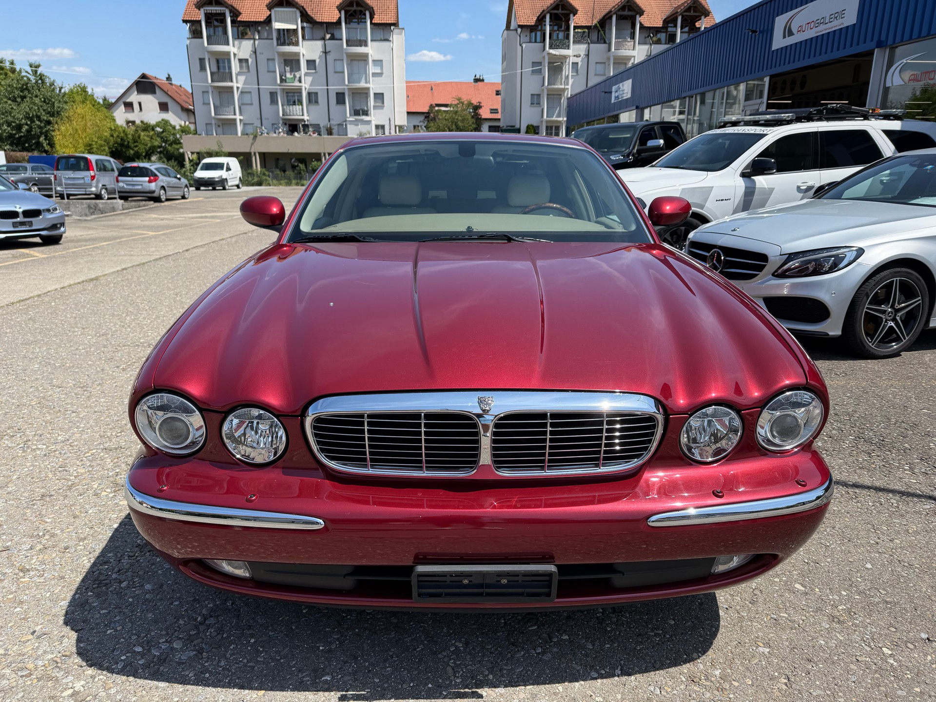 JAGUAR XJ8 3.5 V8 Executive-showroom-element-1
