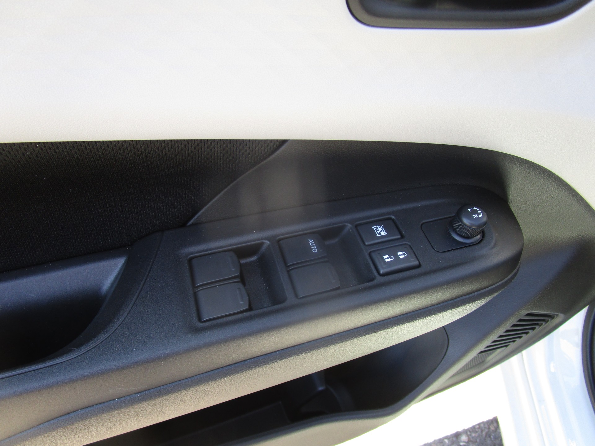 SUZUKI Swift 1.2 1st Edition Hybrid-image-8
