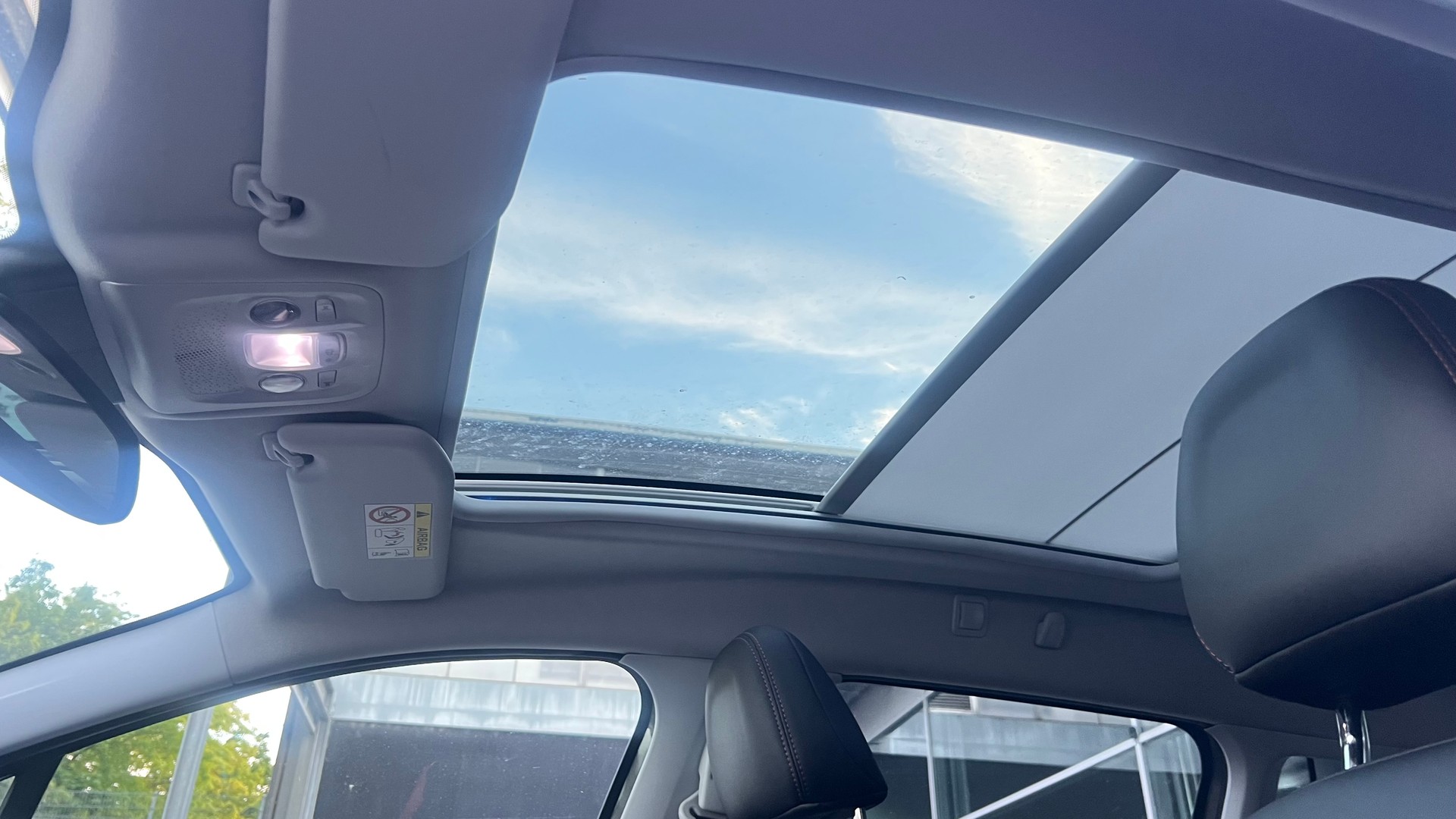 PEUGEOT 2008 1.2 PureTech Allure-image-9