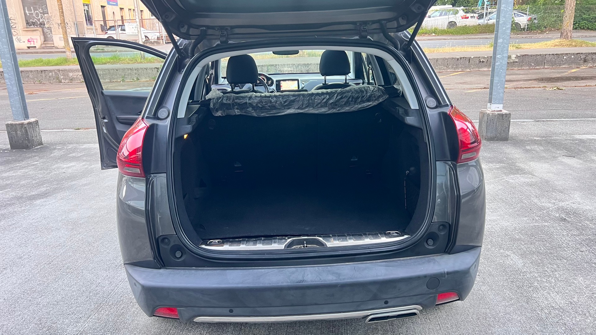 PEUGEOT 2008 1.2 PureTech Allure-image-7