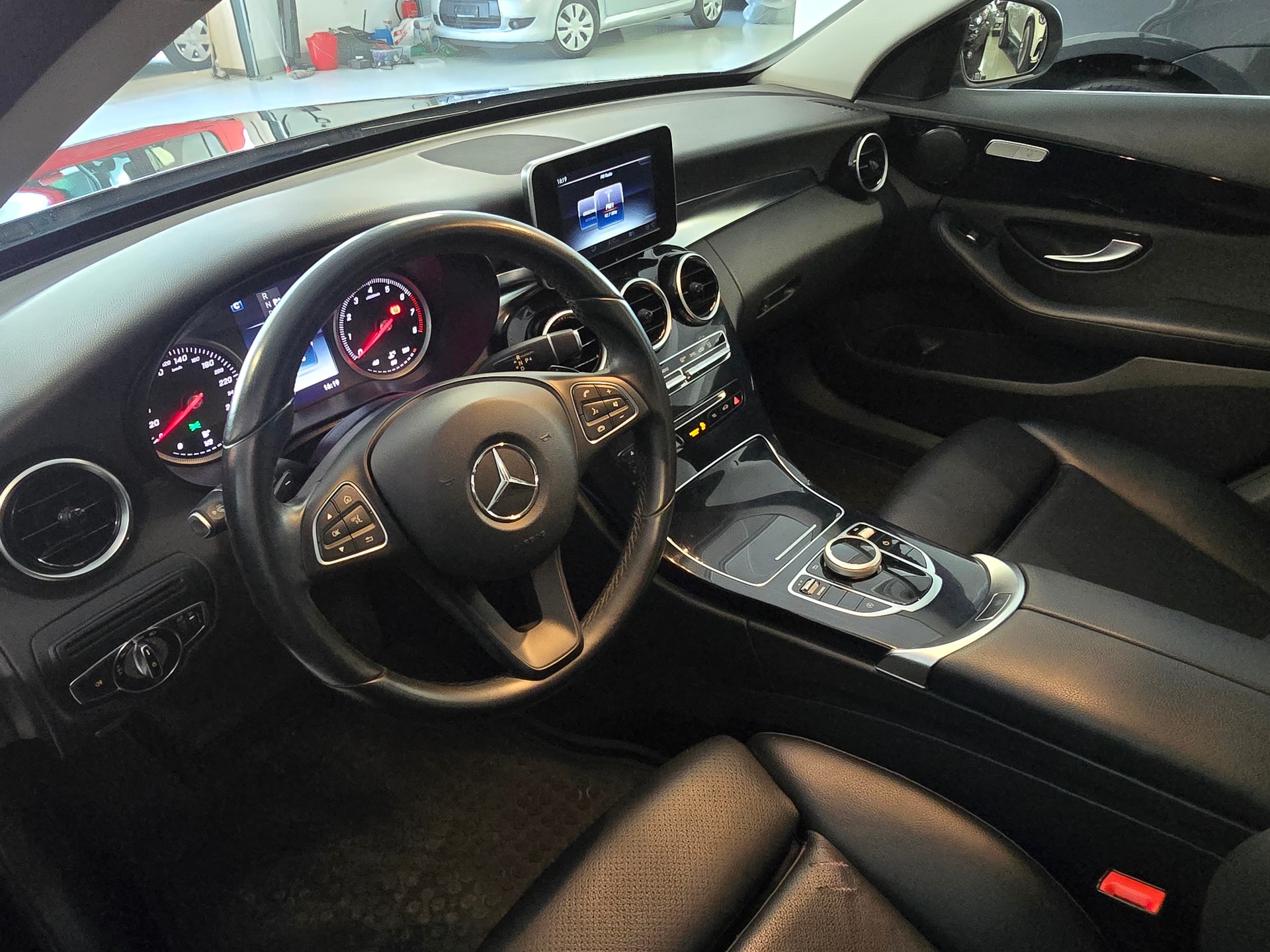 MERCEDES-BENZ C 200 7G-Tronic-image-13