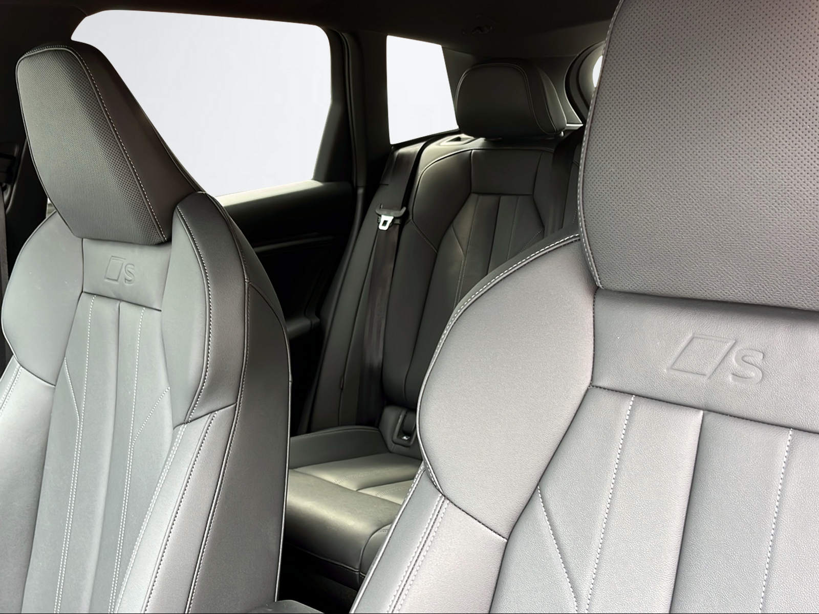 AUDI Q6 e-tron quattro-image-12