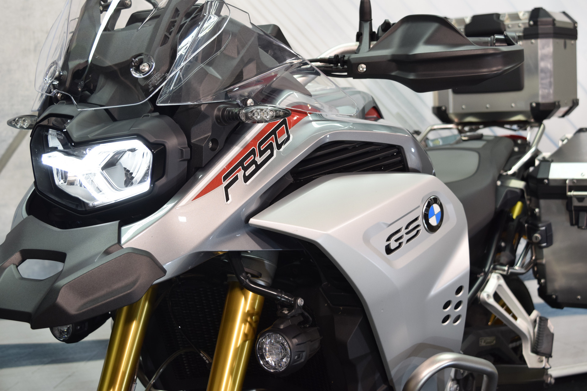 BMW F 850 GS Adventure Exclusive inkl. Akrapovic, Navi & Koffer-image-9