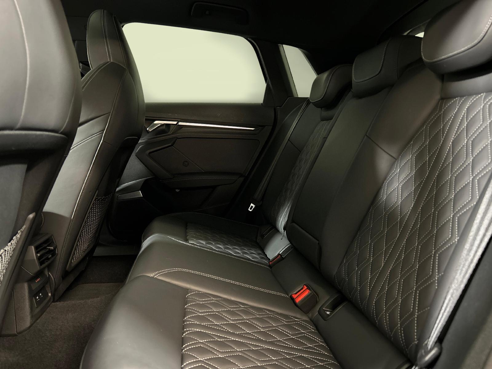 AUDI S3 Sportback 2.0 TFSI quattro S-Tronic-showroom-element-3