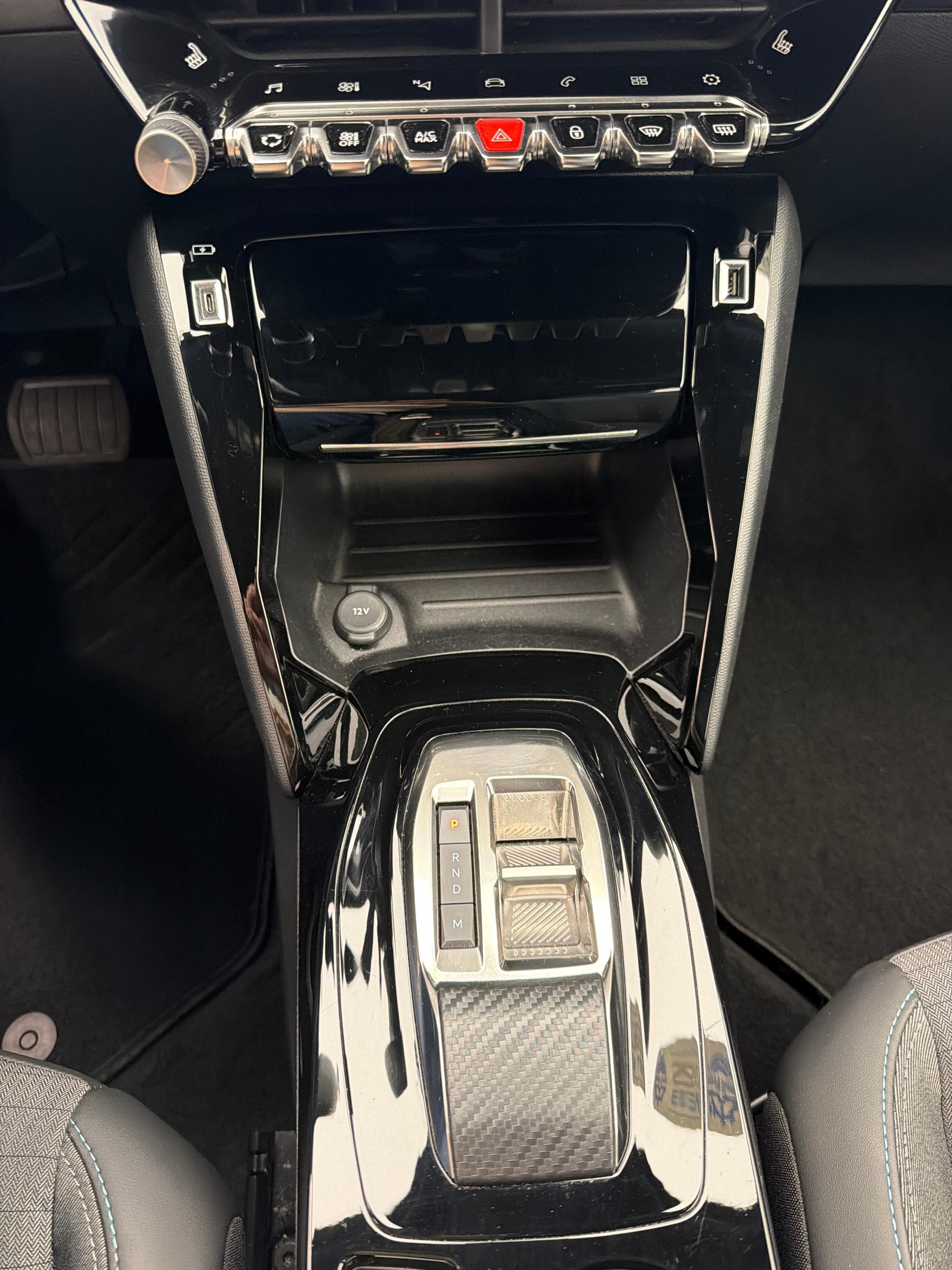 PEUGEOT 2008 1.2 PureTech 130 Allure Pack-image-16