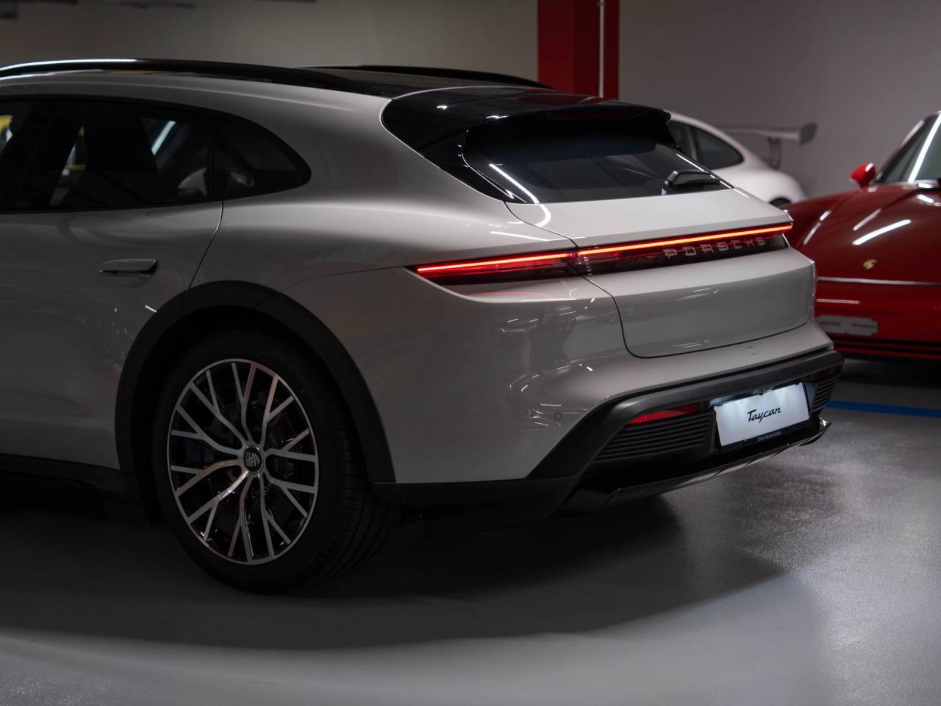 PORSCHE Taycan 4 Cross Turismo-image-20