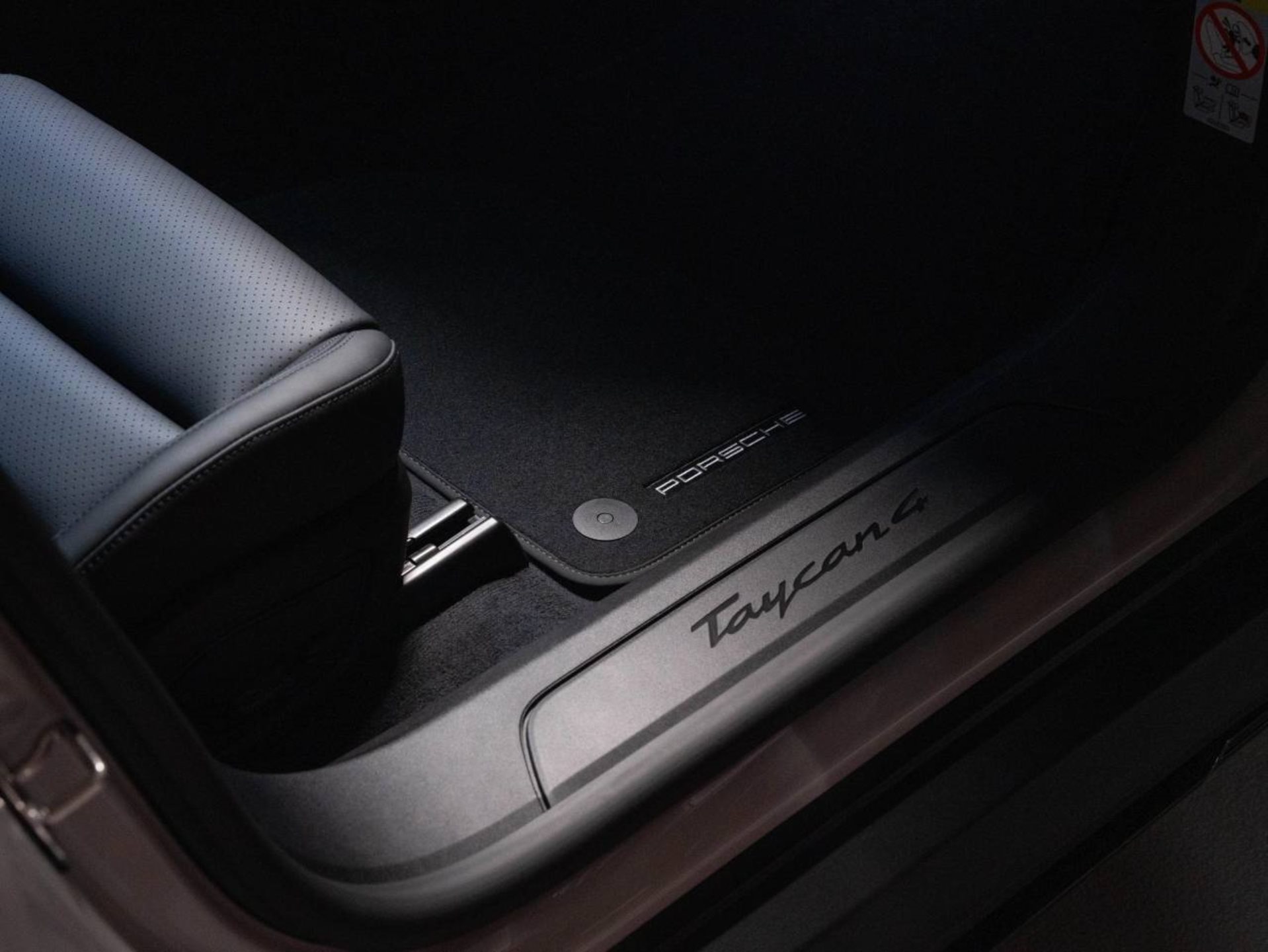 PORSCHE Taycan 4 Cross Turismo-image-14