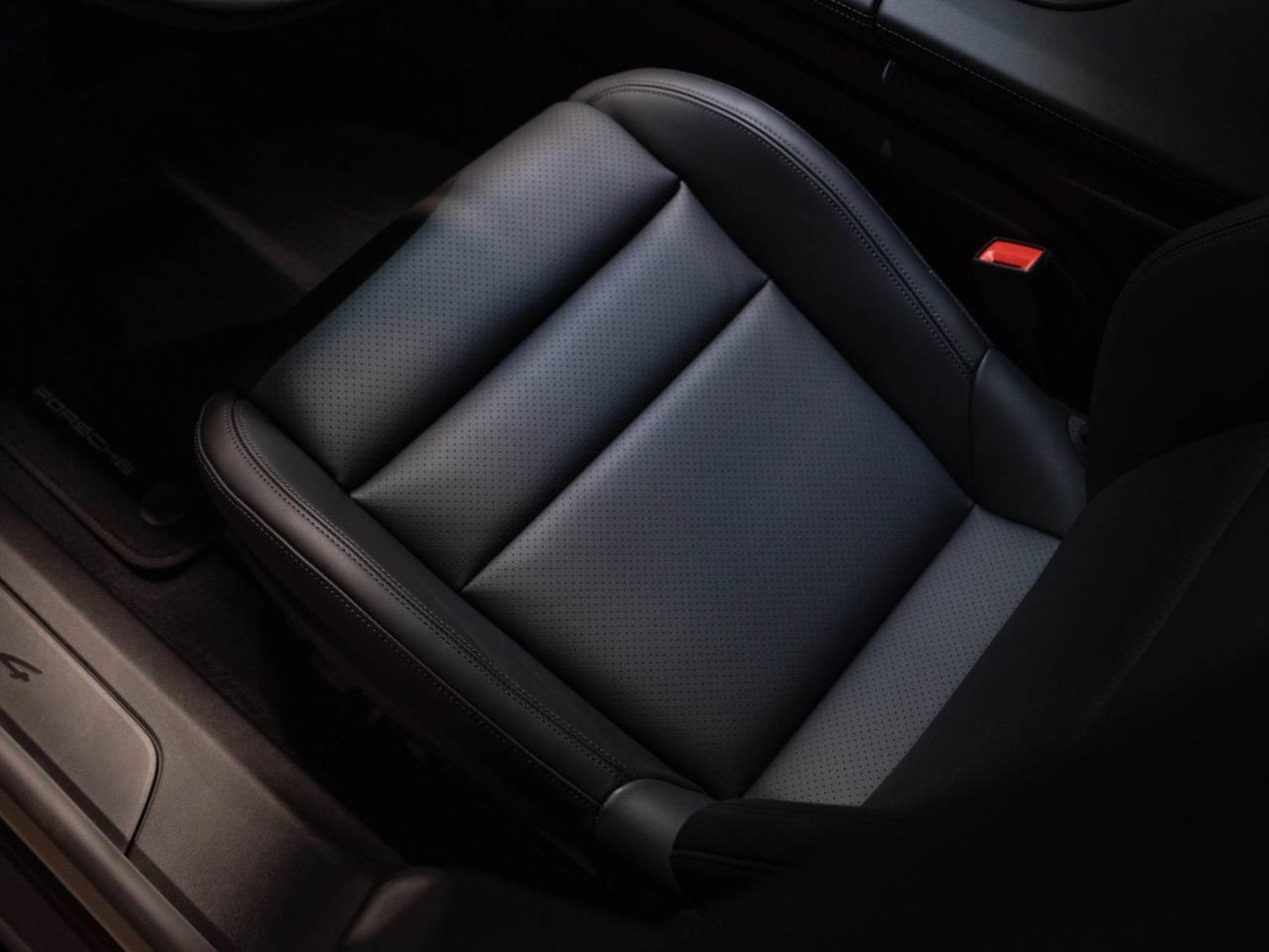 PORSCHE Taycan 4 Cross Turismo-image-18