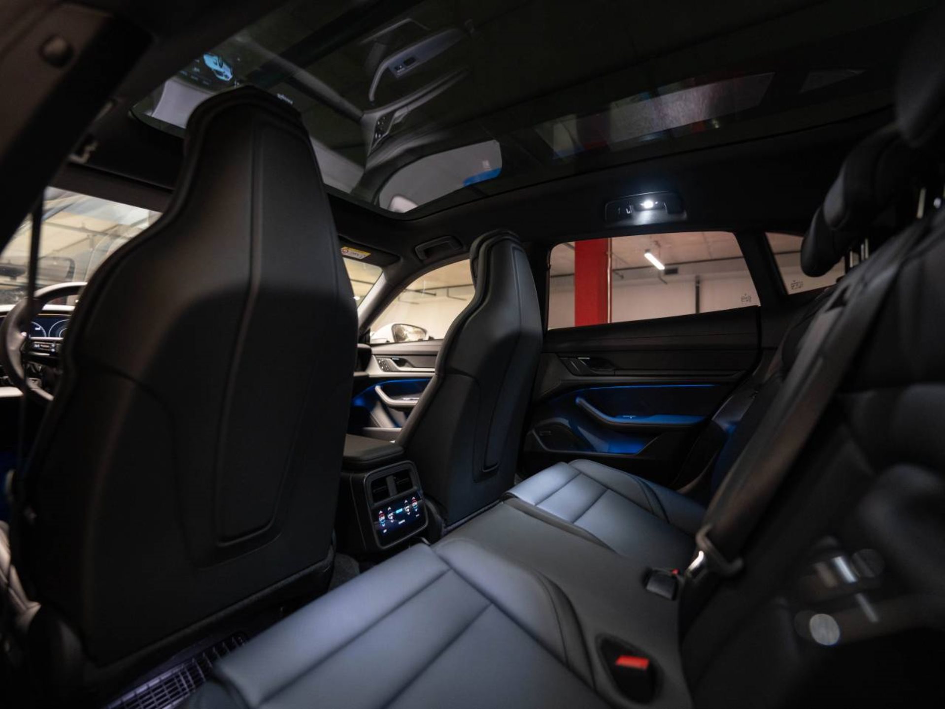 PORSCHE Taycan 4 Cross Turismo-image-22