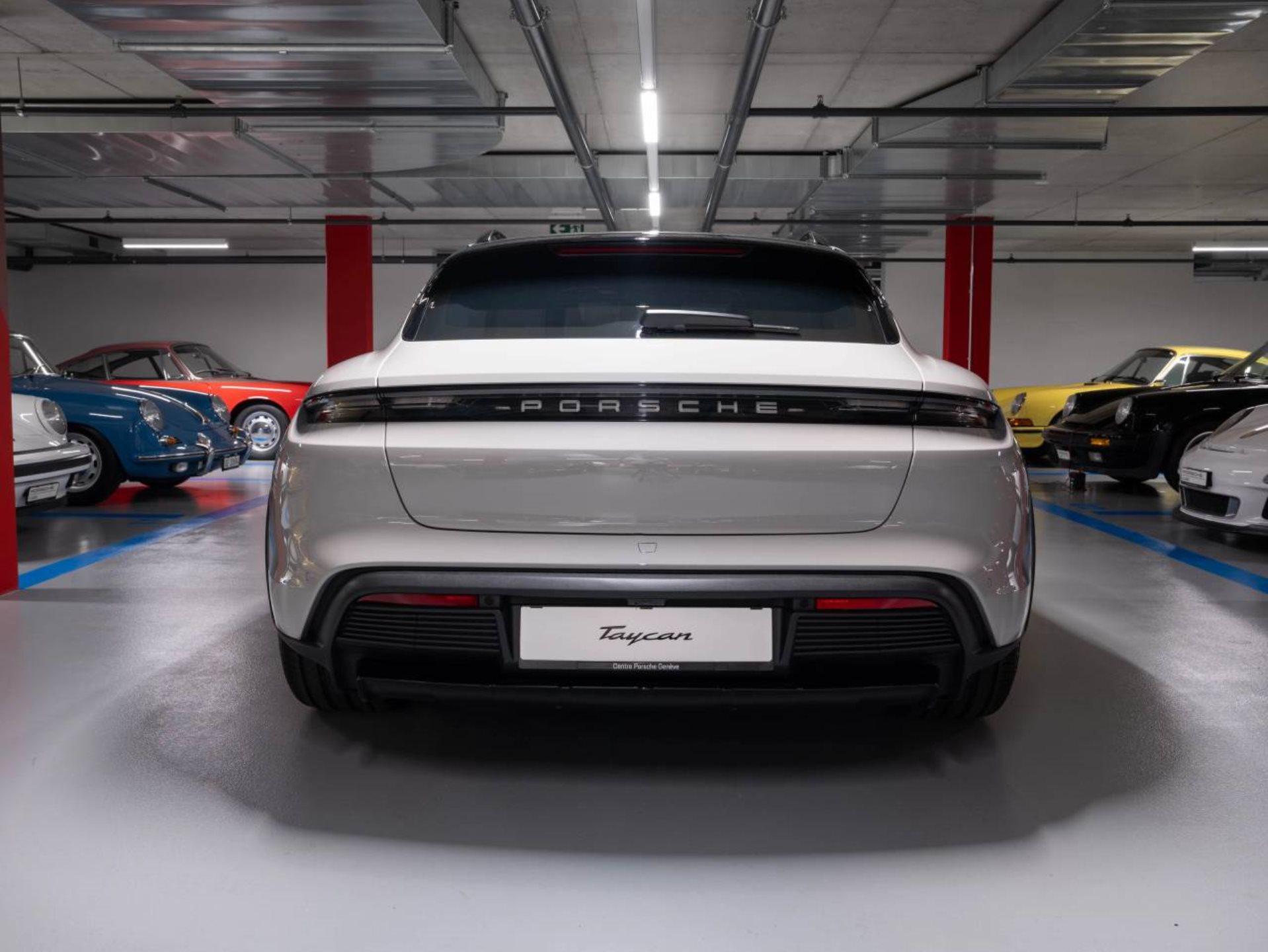 PORSCHE Taycan 4 Cross Turismo-image-5