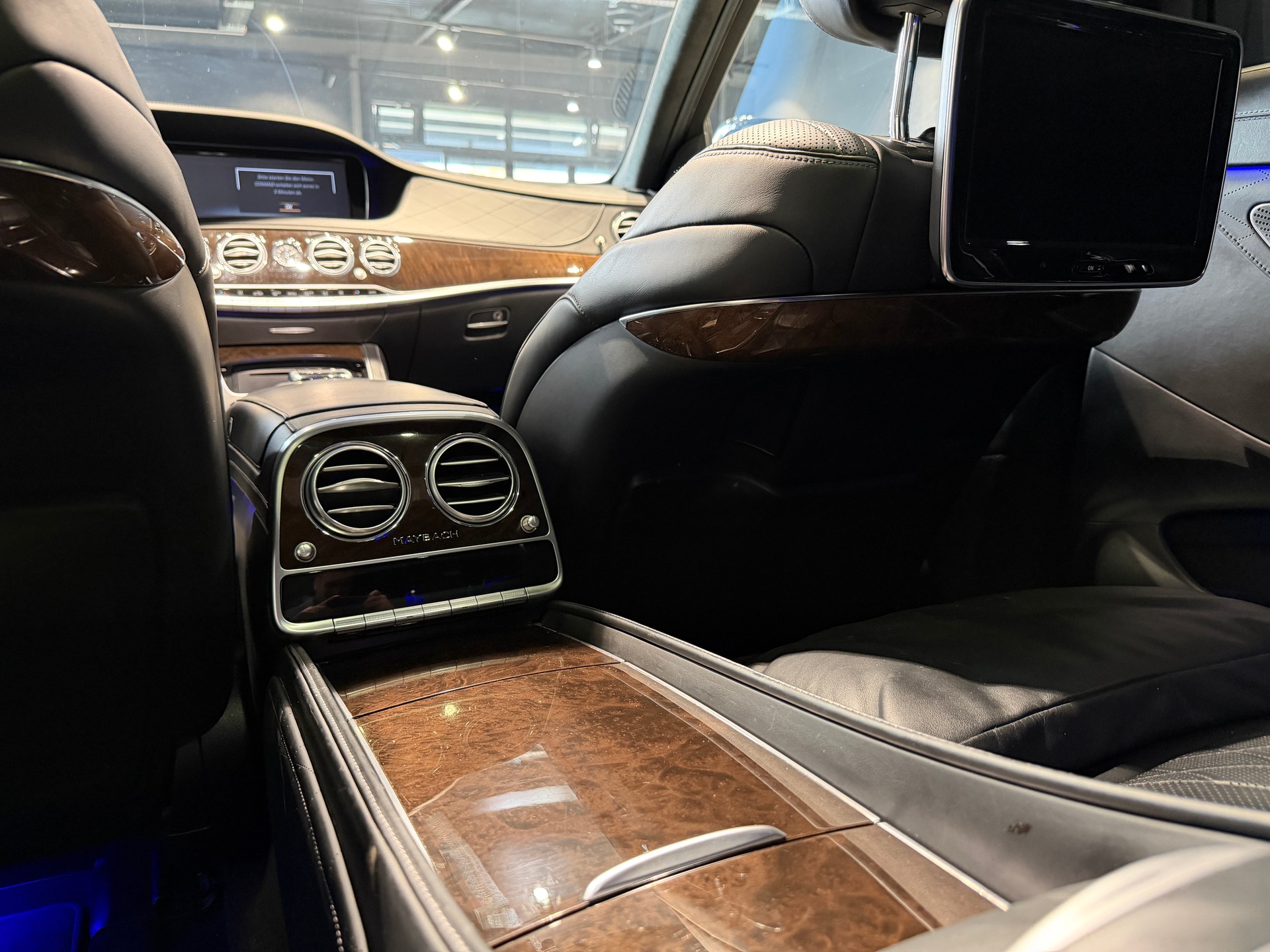 MERCEDES-BENZ S 500 Maybach 4Matic 9G-Tronic-image-16