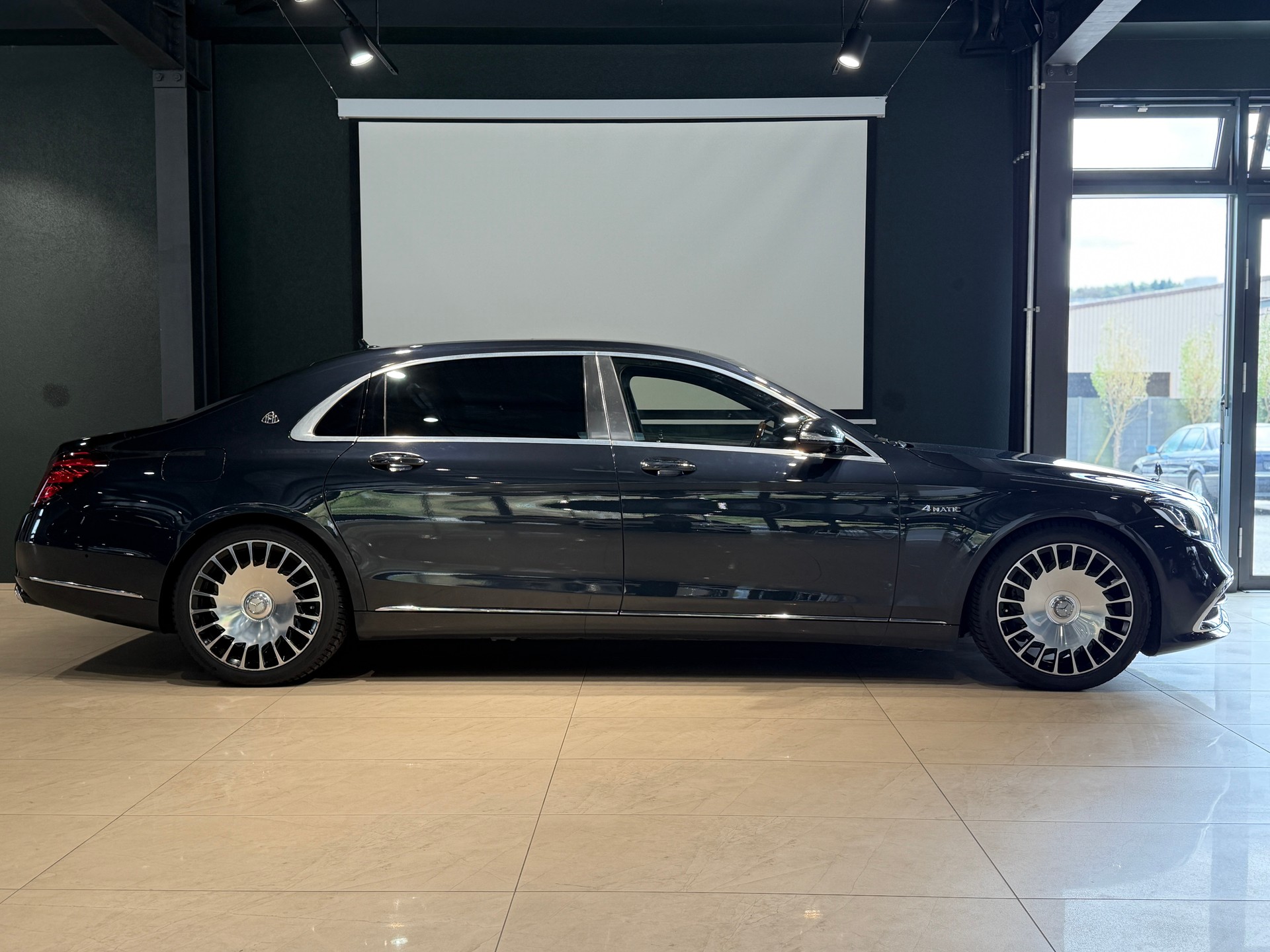 MERCEDES-BENZ S 500 Maybach 4Matic 9G-Tronic-image-4