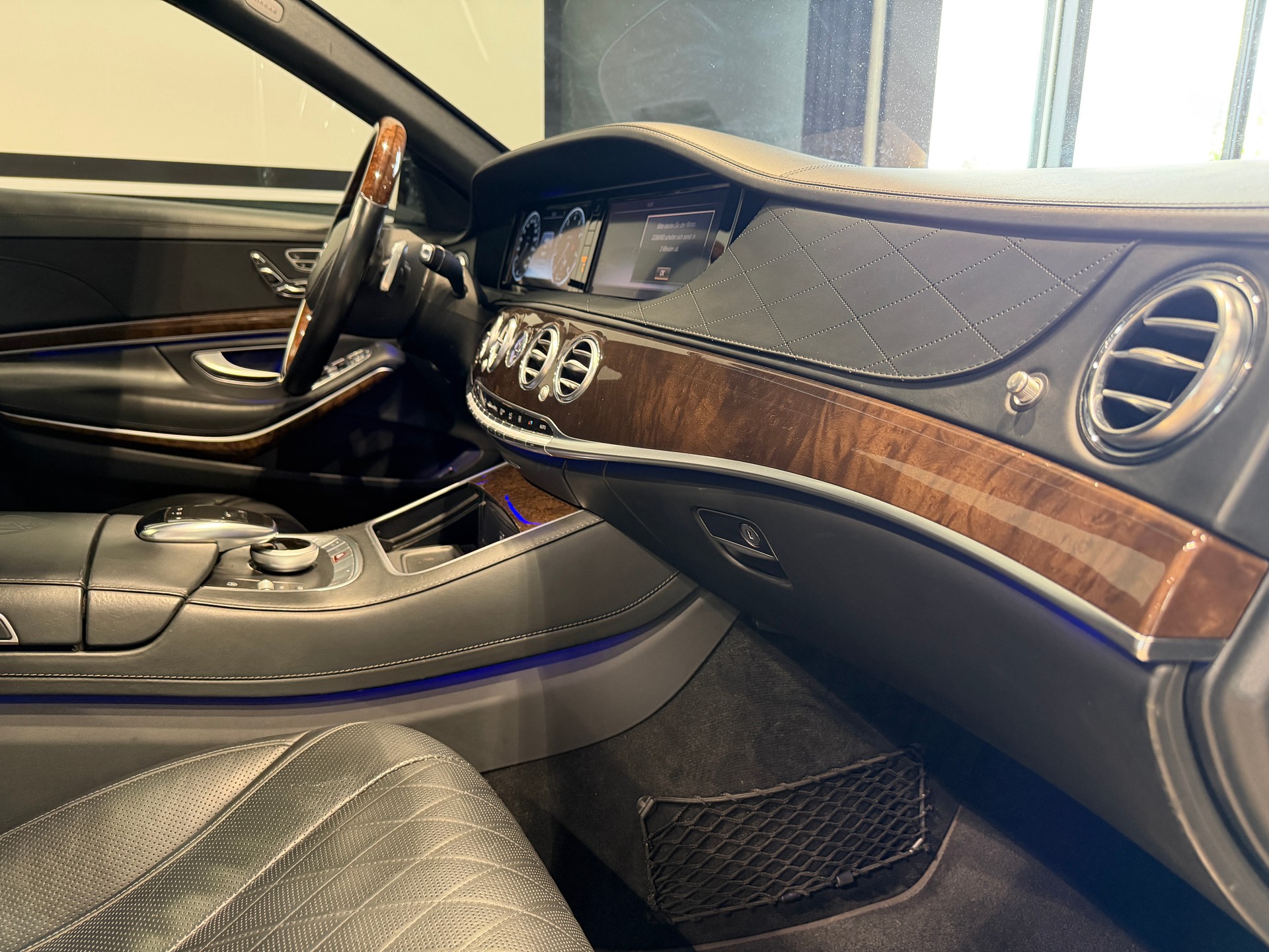 MERCEDES-BENZ S 500 Maybach 4Matic 9G-Tronic-image-10