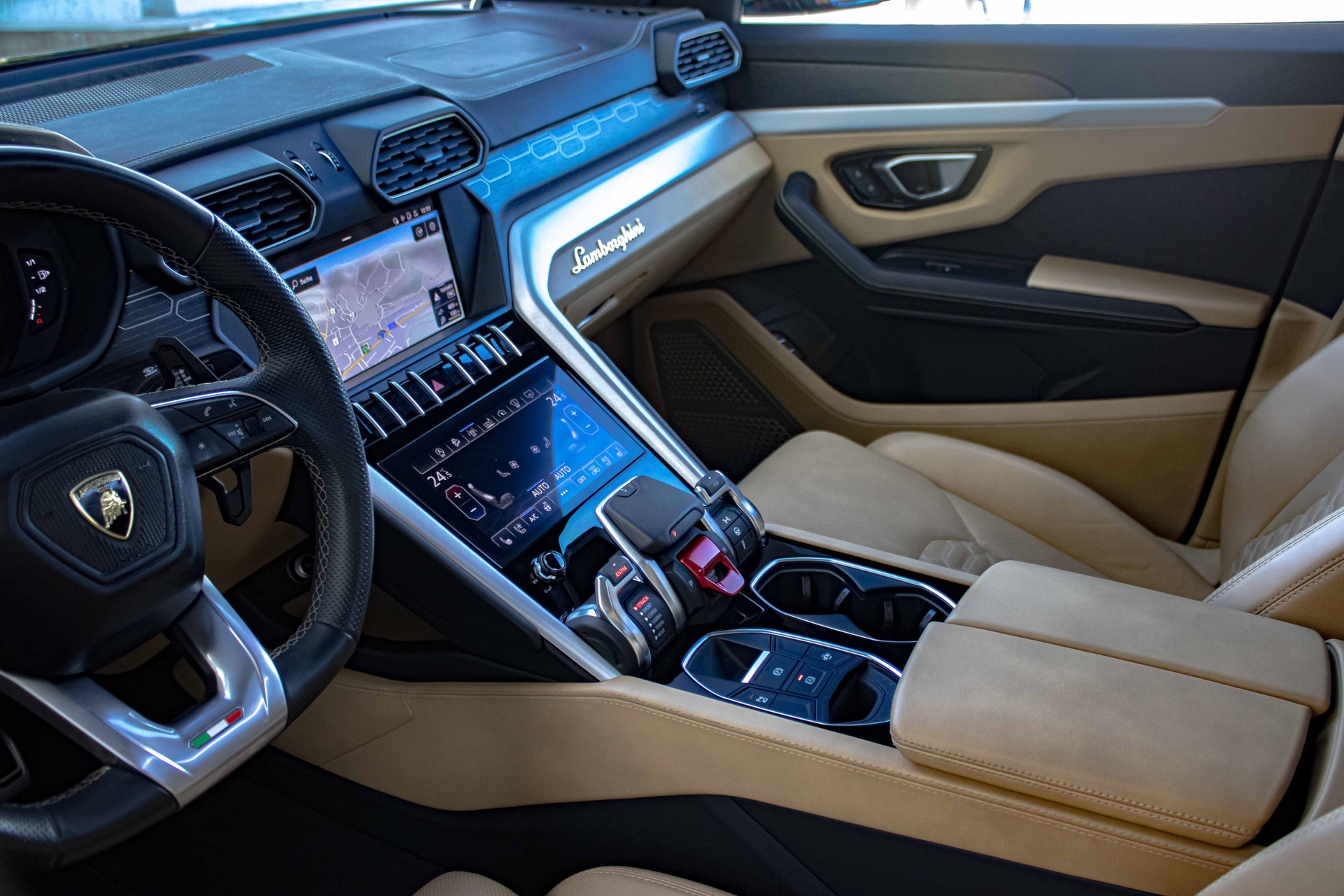 LAMBORGHINI Urus E-Gear-Carbon 'Blu Astraeus-Vollausst.'-image-9