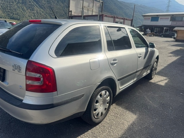 SKODA Octavia 1.9 TDI Adventure 4x4-image-10