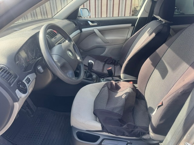 SKODA Octavia 1.9 TDI Adventure 4x4-image-2