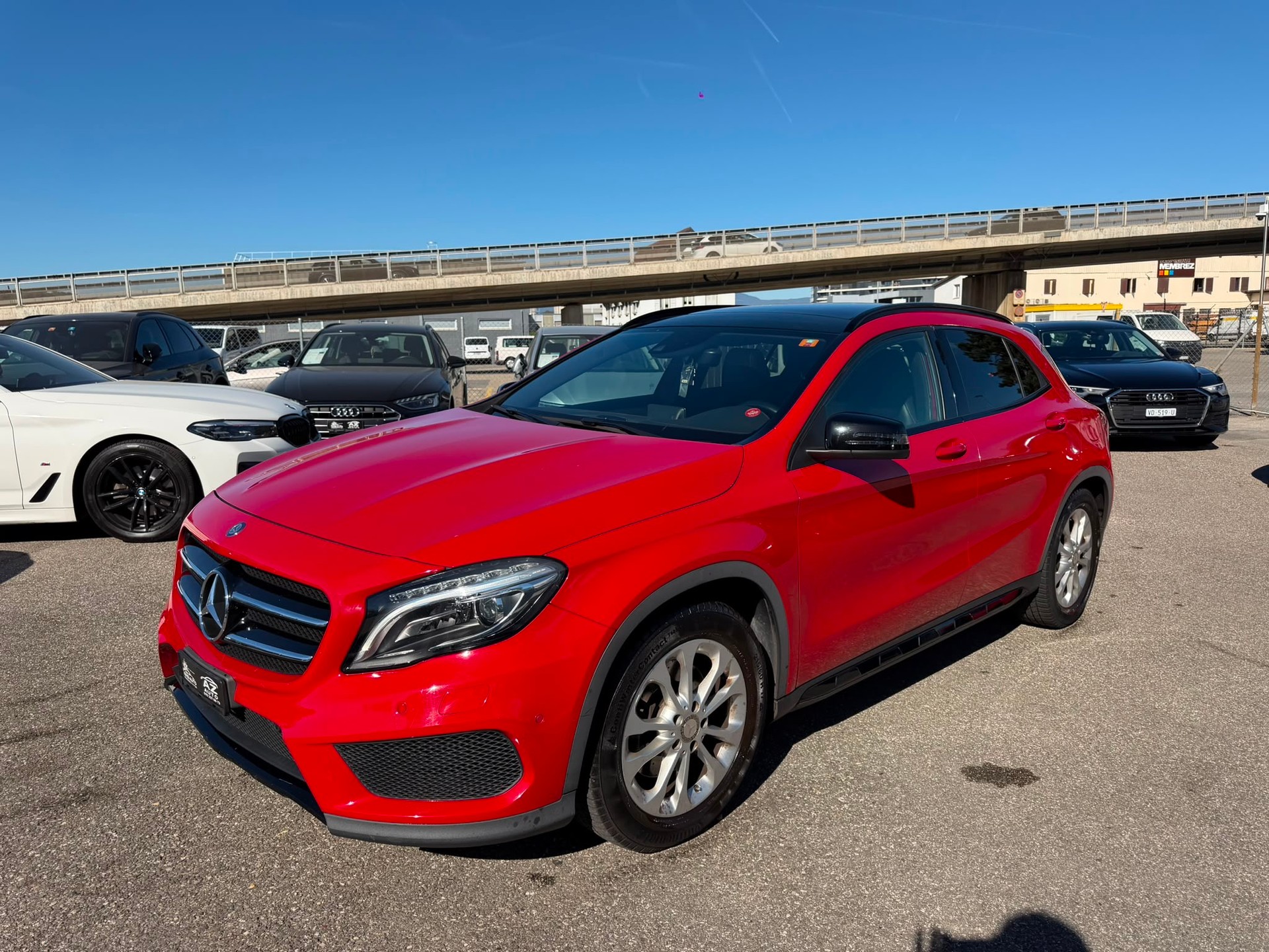 MERCEDES-BENZ GLA 250 AMG Line 4Matic 7G-DCT Garantie 2 ans expertiser du jours-showroom-element-1
