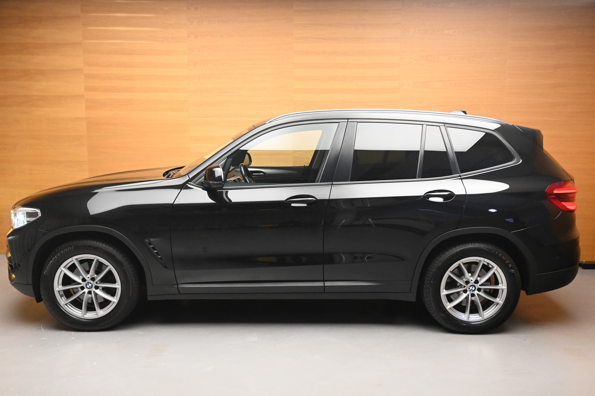 BMW X3 xDrive 20d xLine Steptronic-showroom-element-3