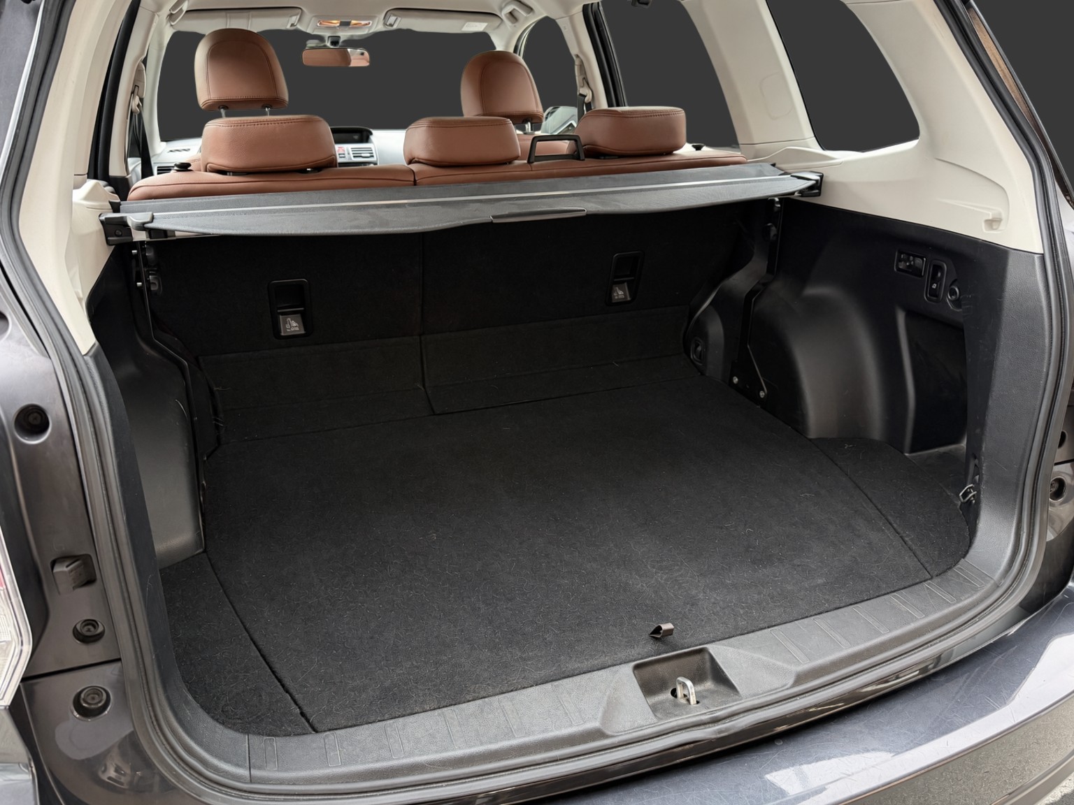 SUBARU Forester 2.0i Swiss Tabacco Edition Lineartronic-image-23