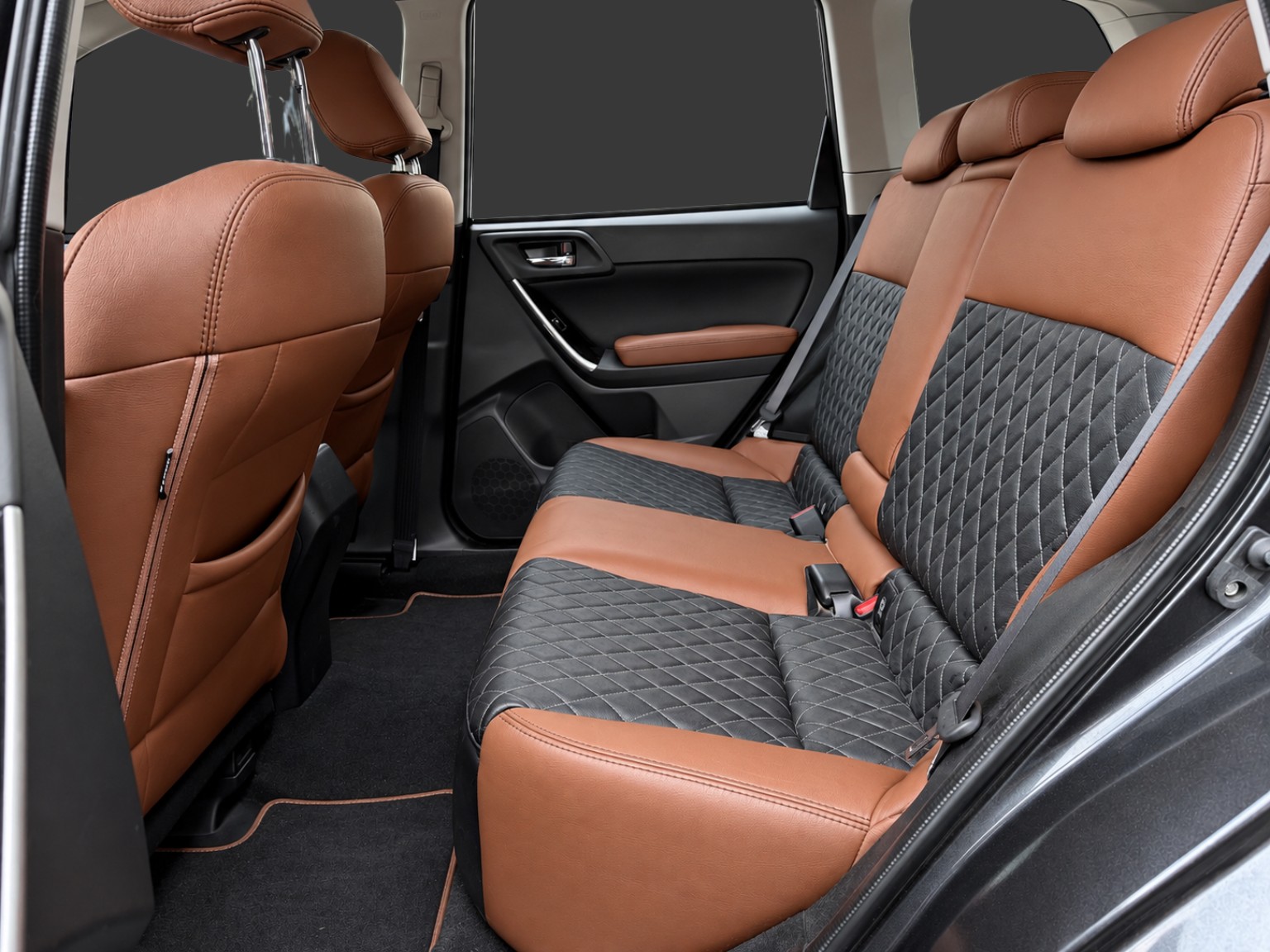 SUBARU Forester 2.0i Swiss Tabacco Edition Lineartronic-image-22