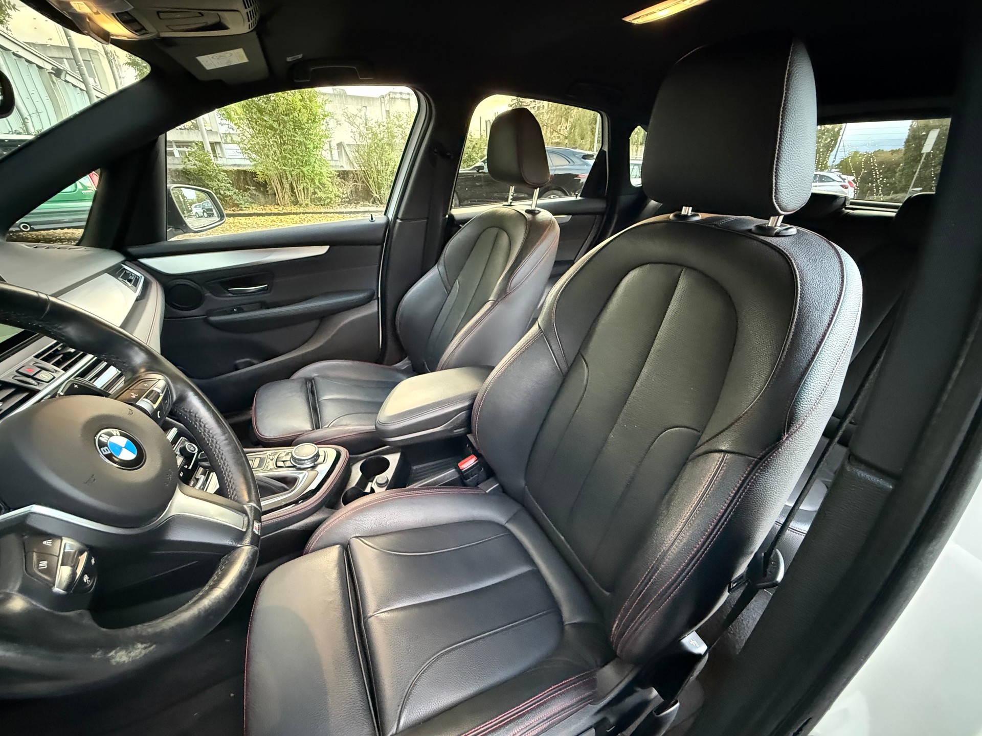 BMW 220i Active Tourer Luxury Line-image-8