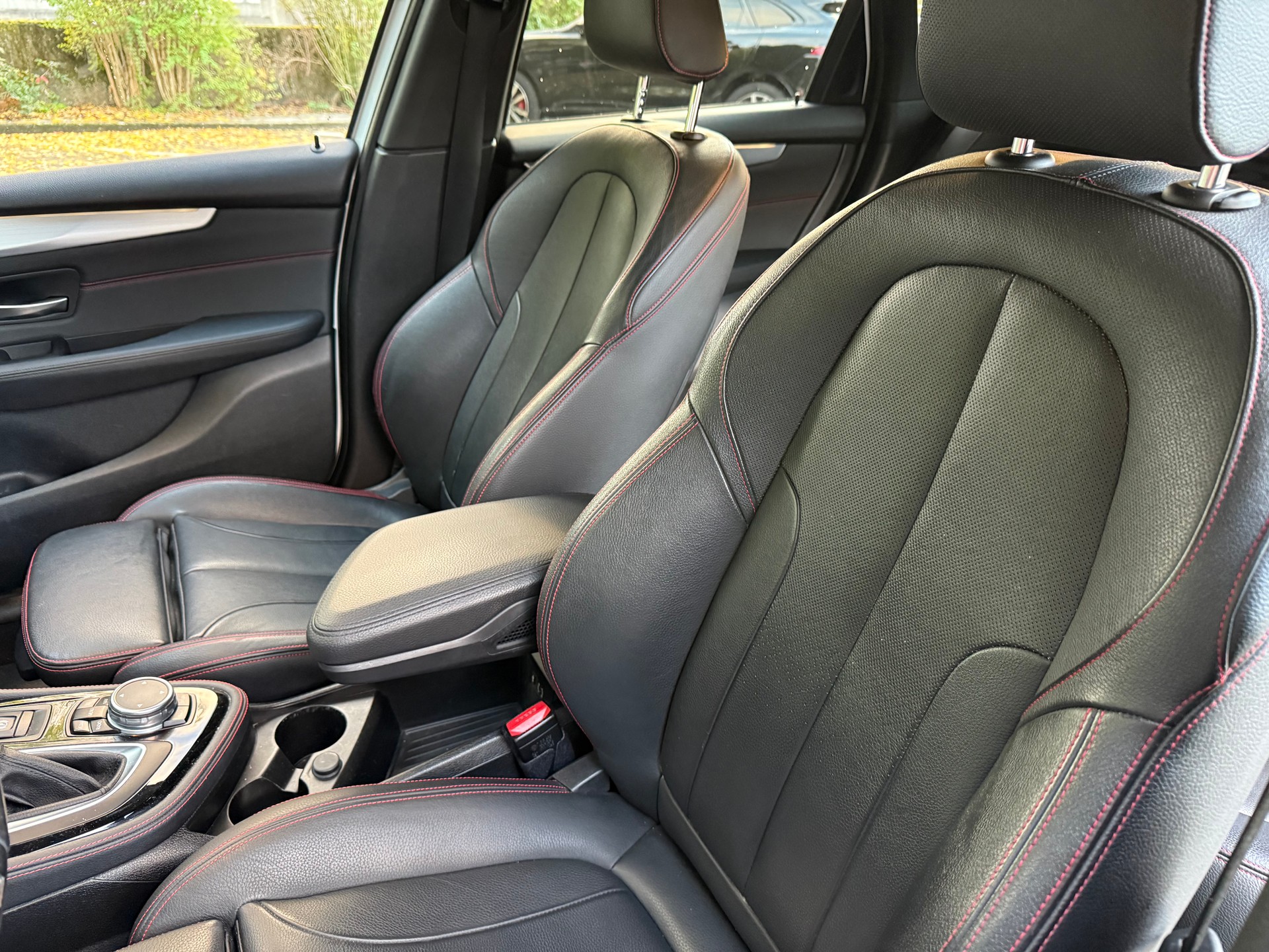 BMW 220i Active Tourer Luxury Line-image-10