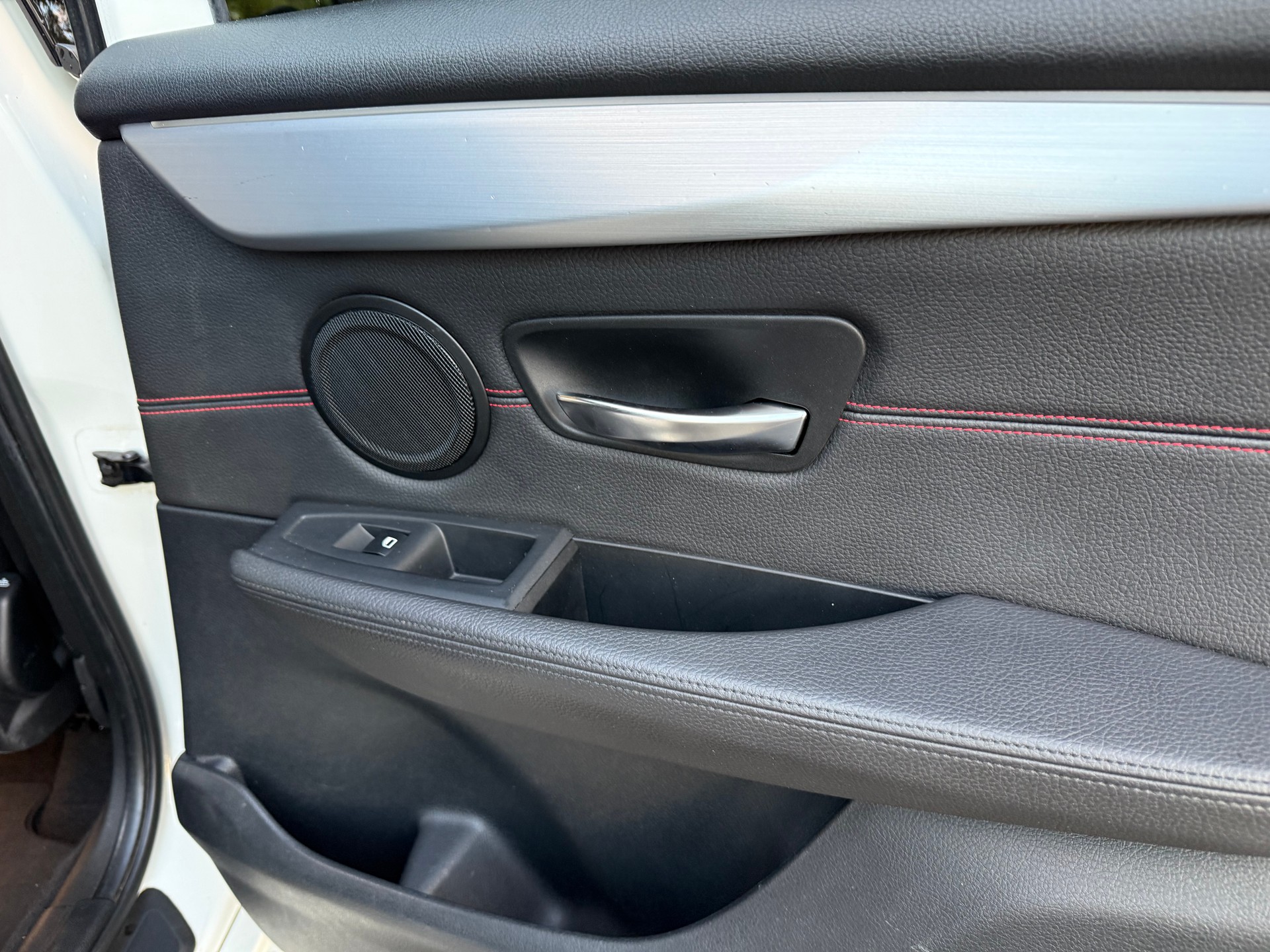 BMW 220i Active Tourer Luxury Line-image-14