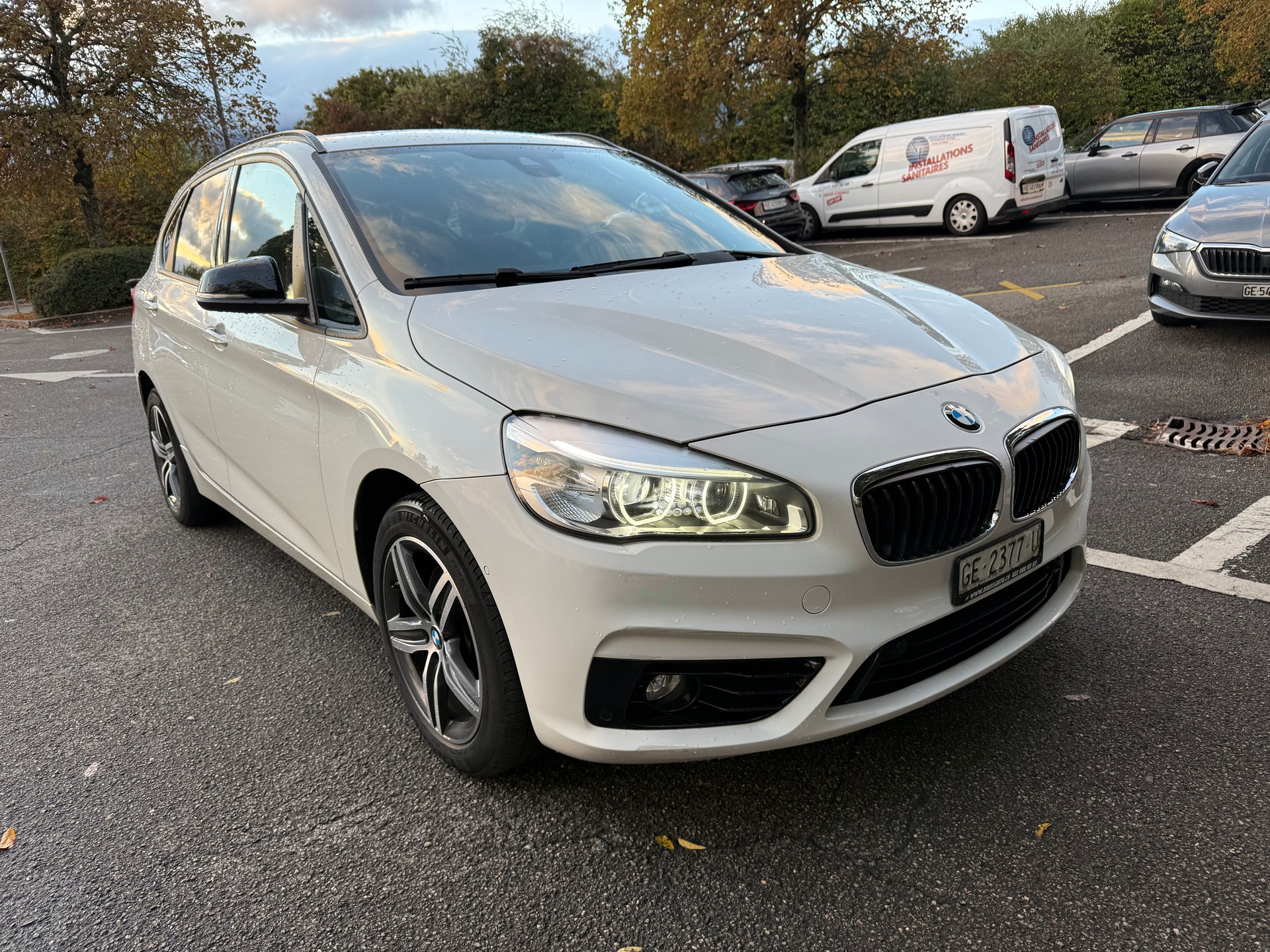 BMW 220i Active Tourer Luxury Line-showroom-element-3